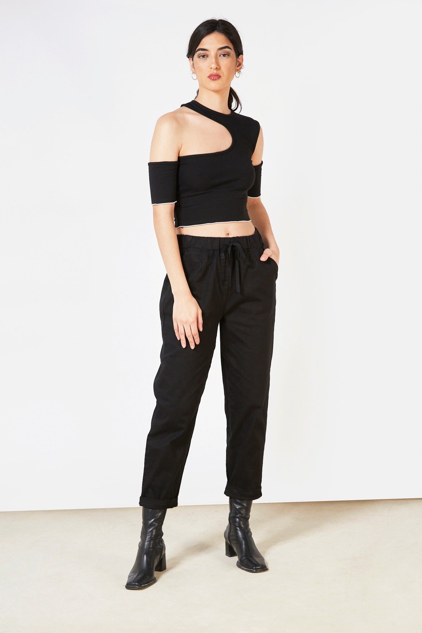 Black short sleeved white contrast stitch tee_6