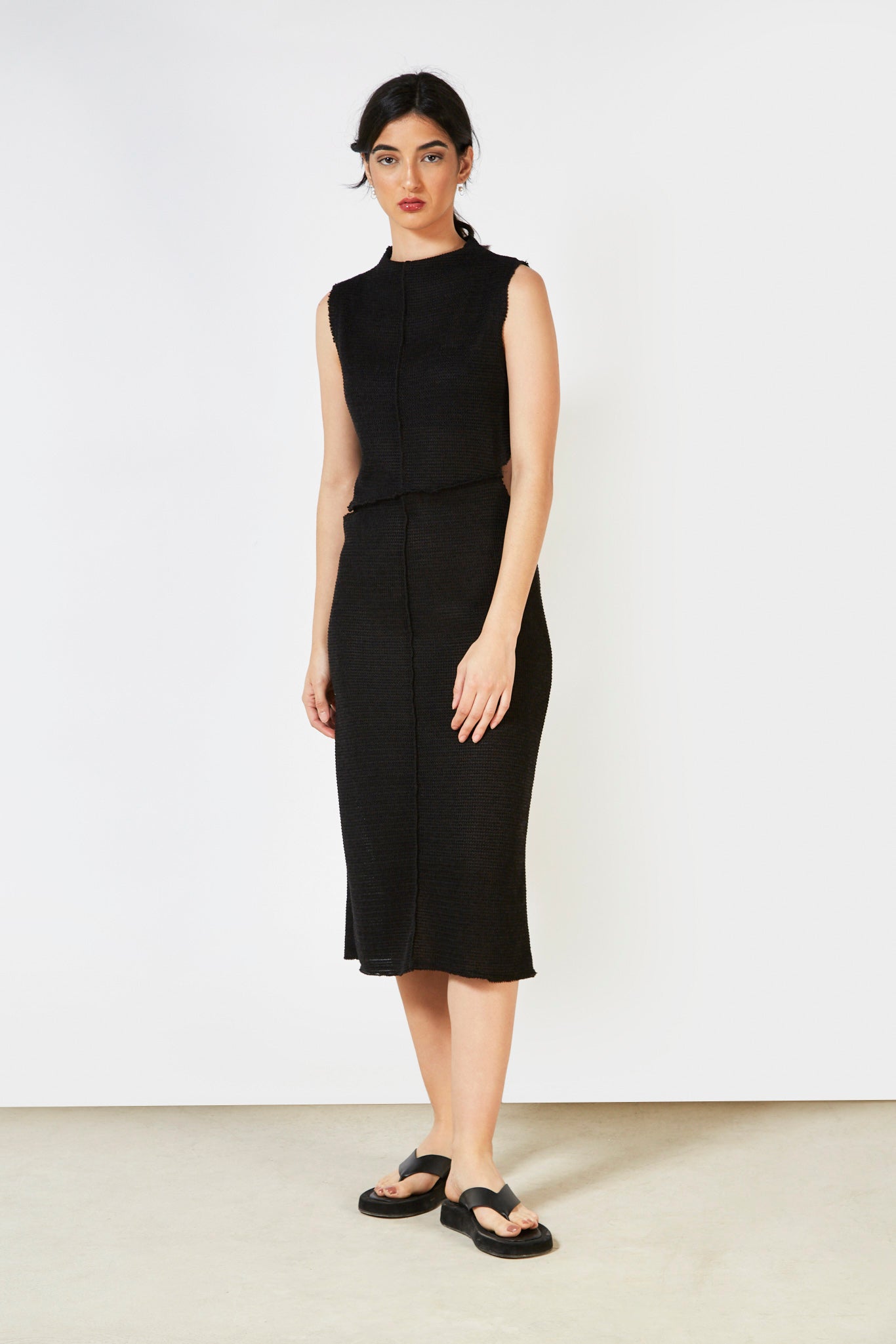 Black sleeveless knit dress_12