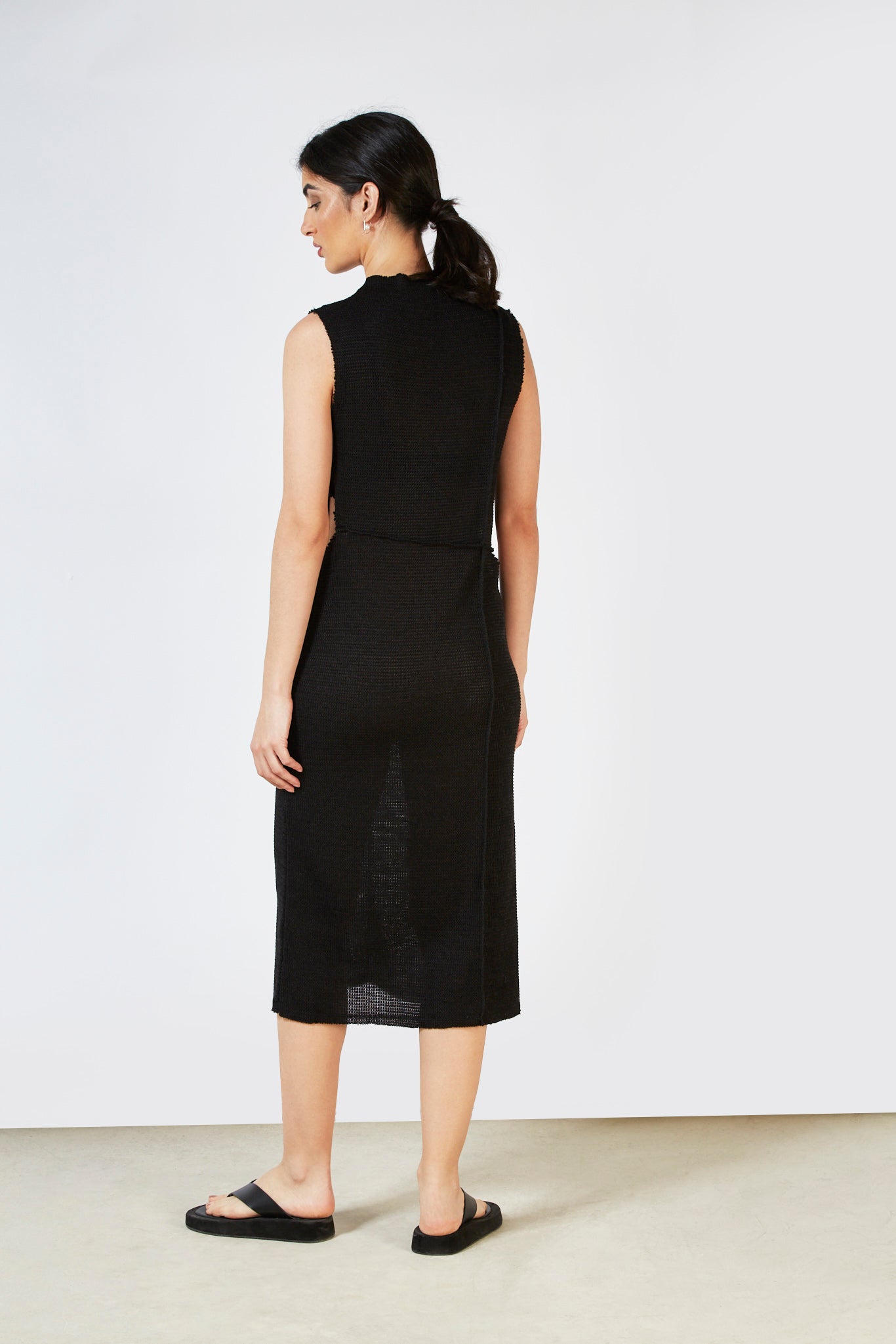 Black sleeveless knit dress_10