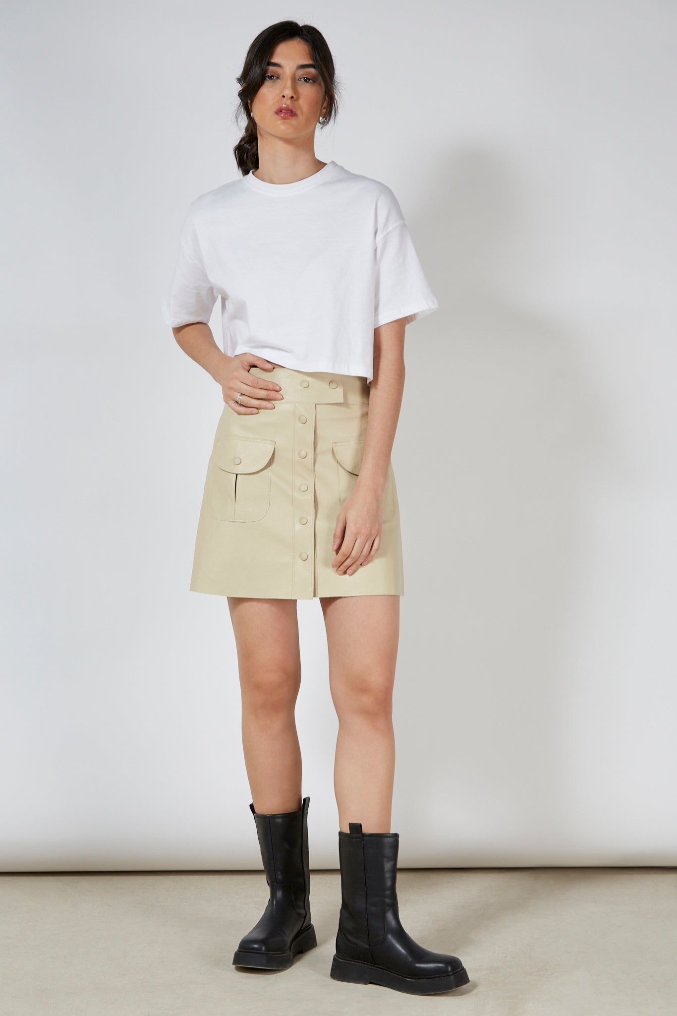Beige vegan leather pocket front mini skirt_2