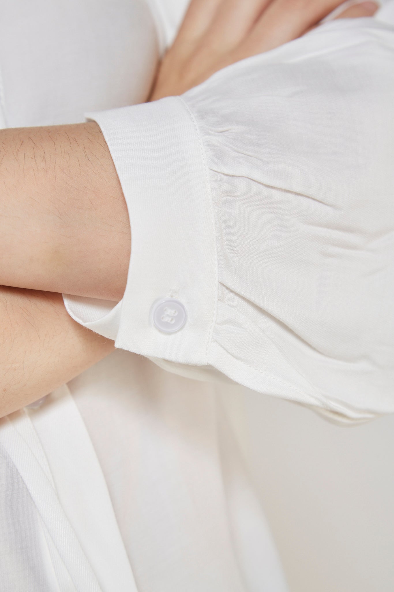 White pleat trim large collar blouse_6