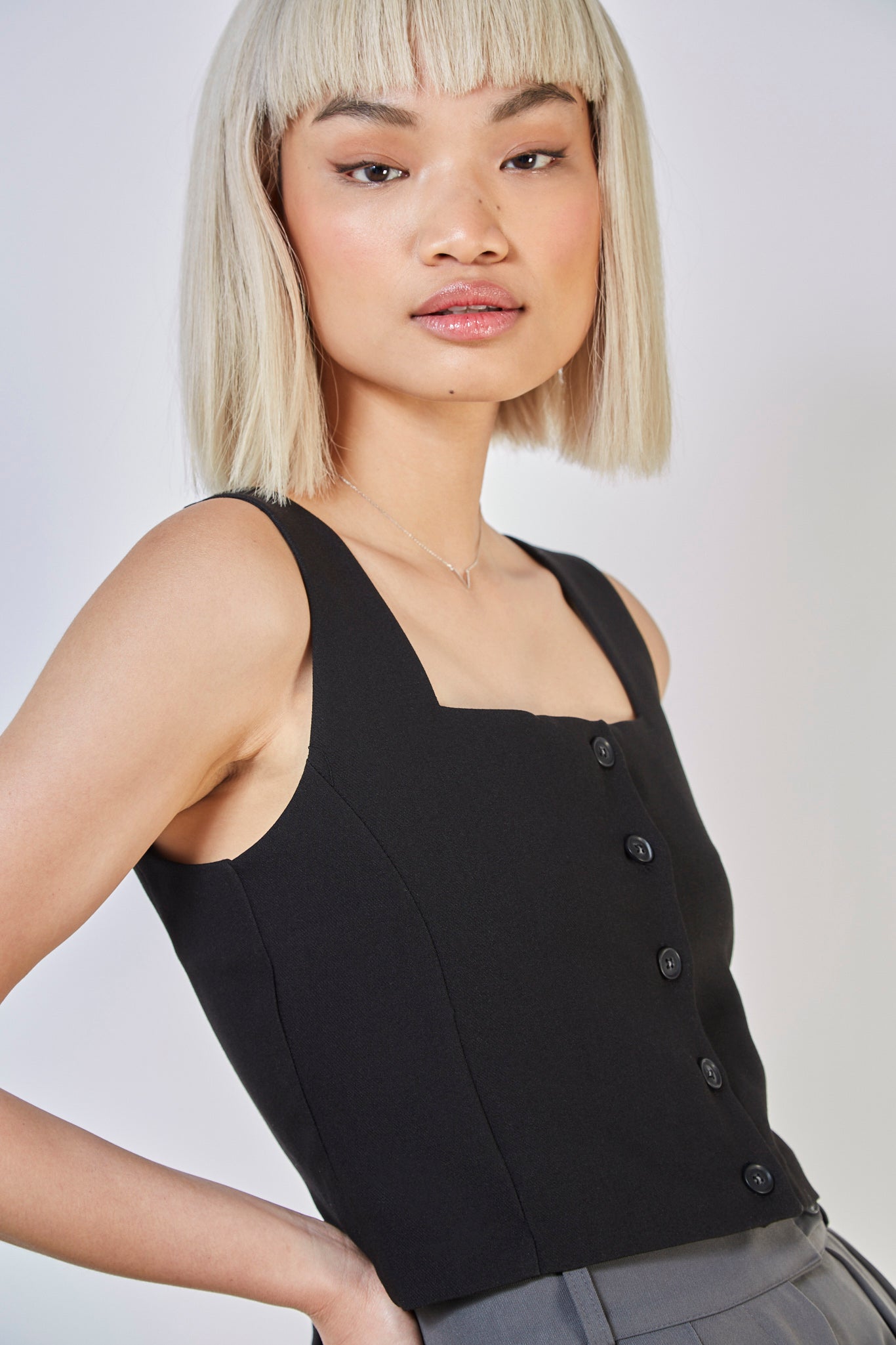 Black button front sleeveless top_4