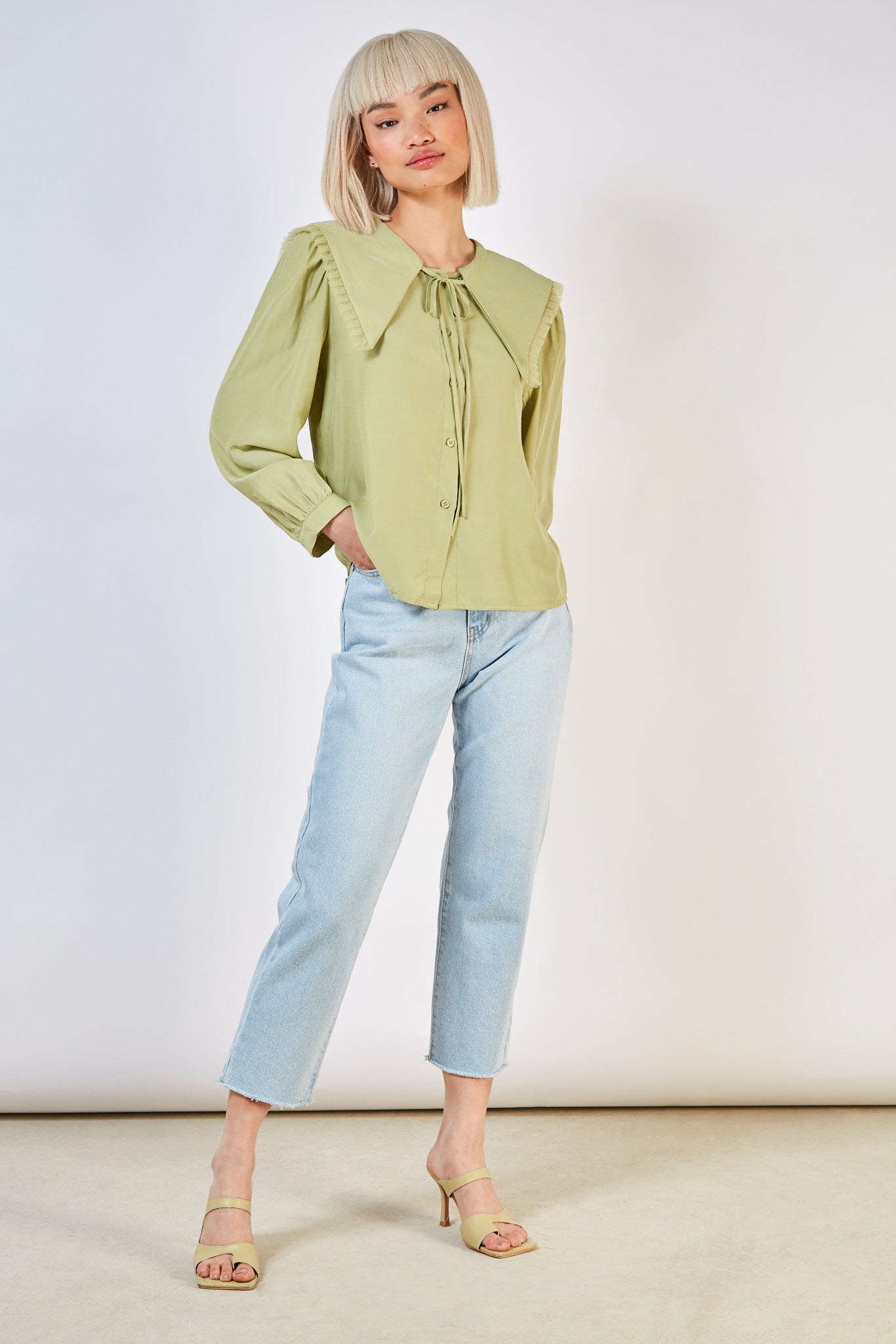 Green pleat trim large collar blouse_2