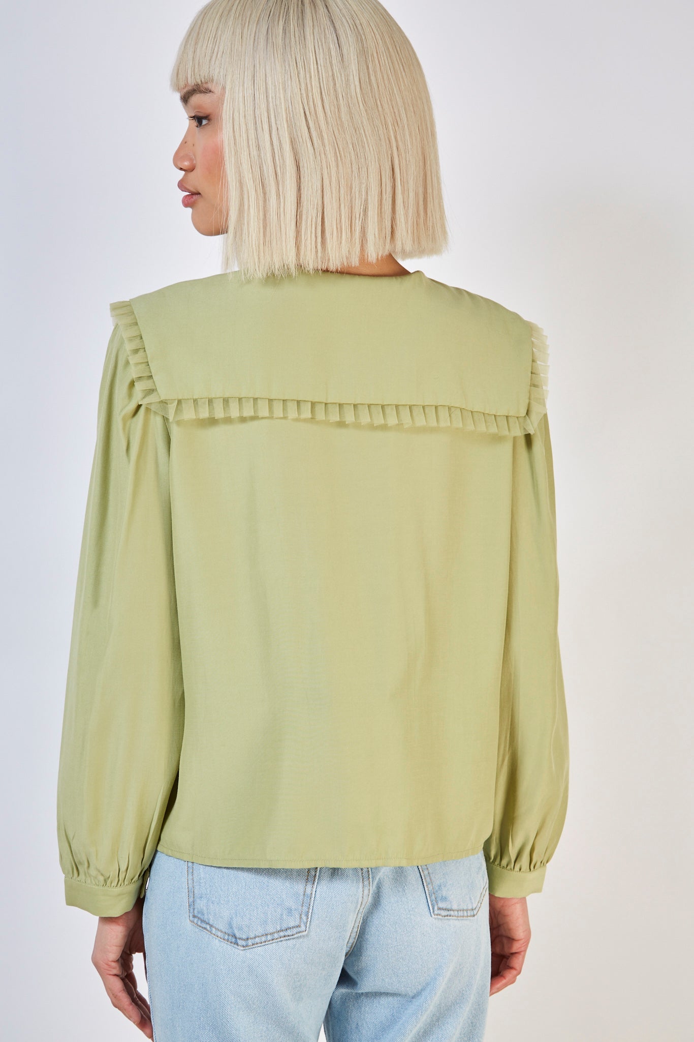 Green pleat trim large collar blouse_6
