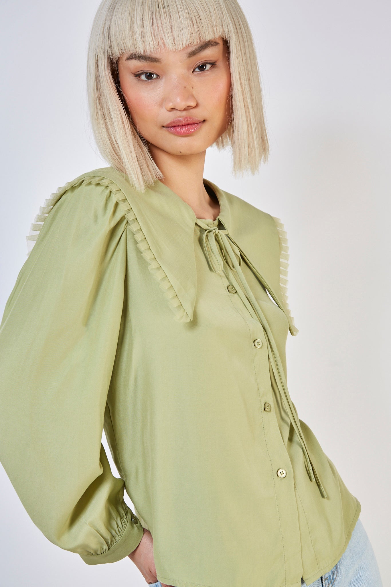 Green pleat trim large collar blouse_1