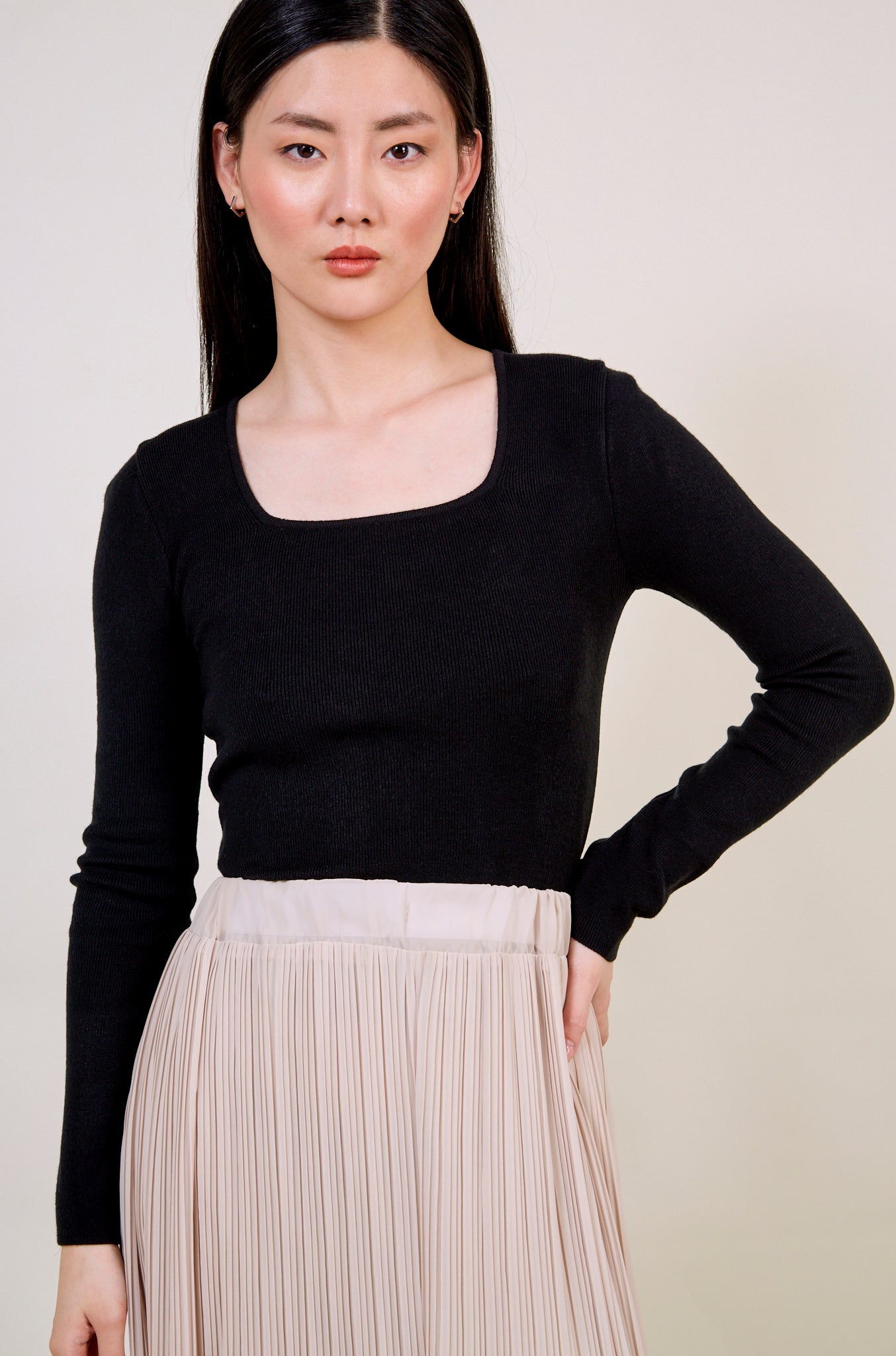 Black square neck knit top_2