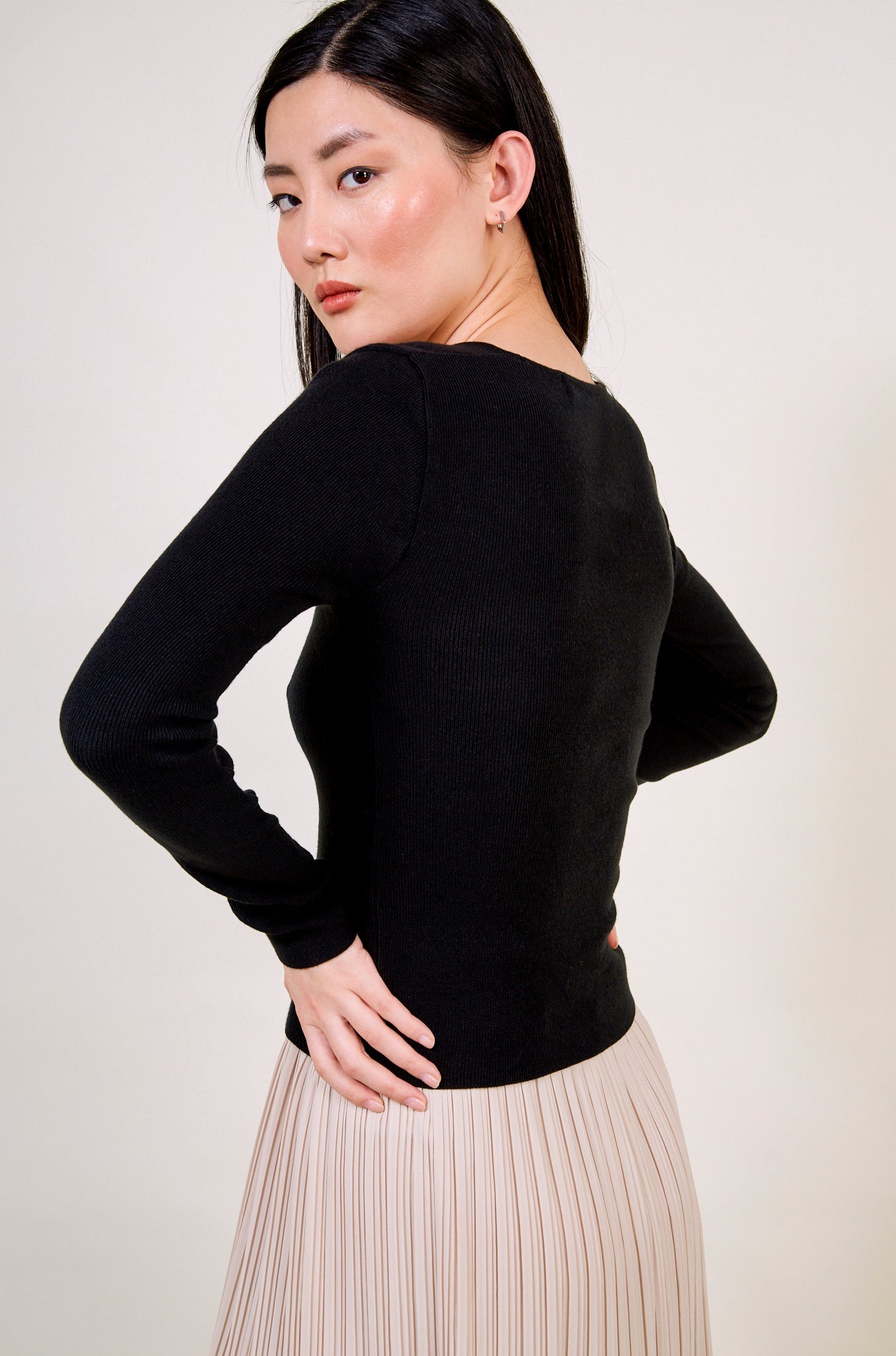 Black square neck knit top_3