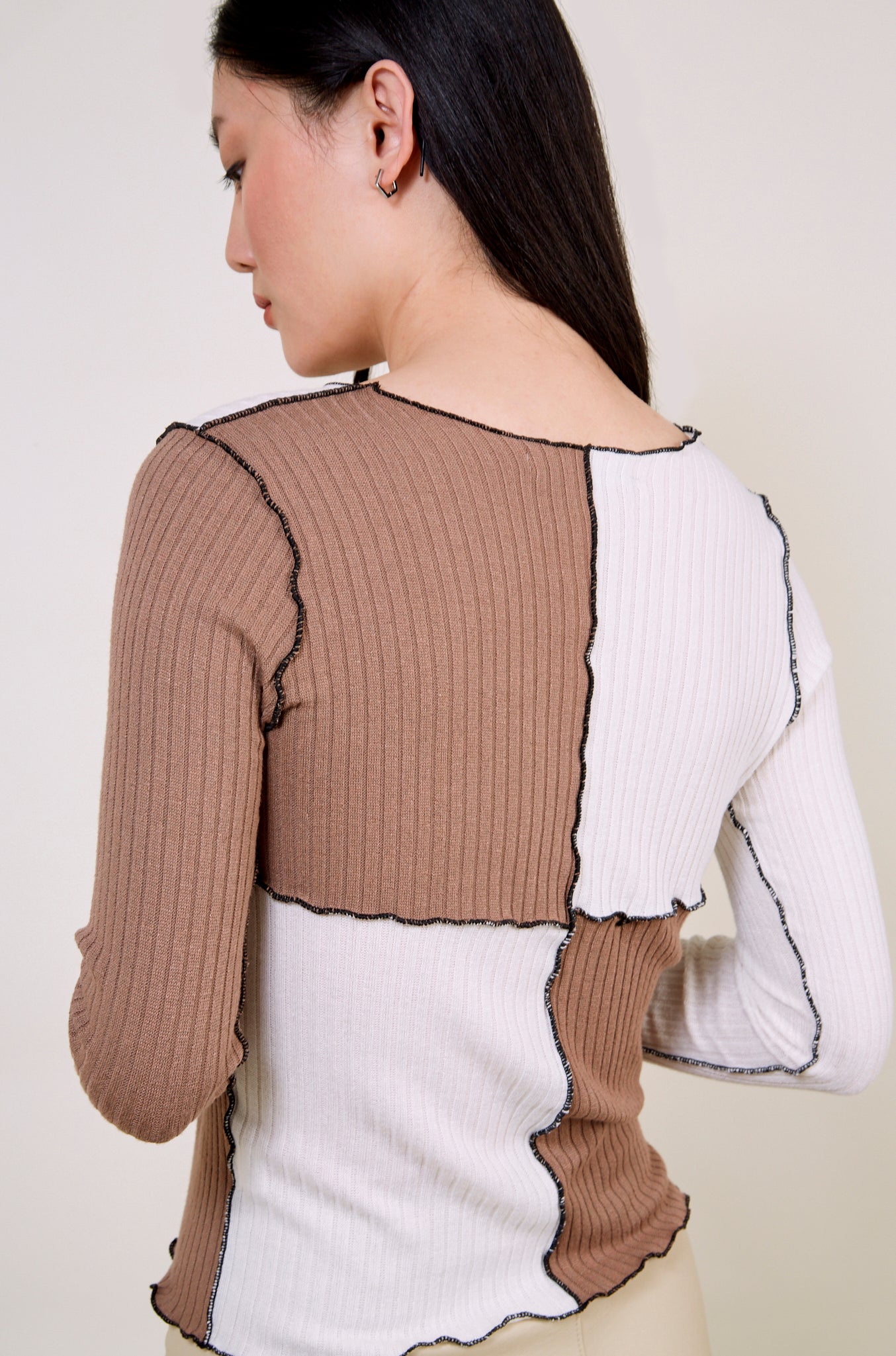 Brown and white contrast blocks top_3