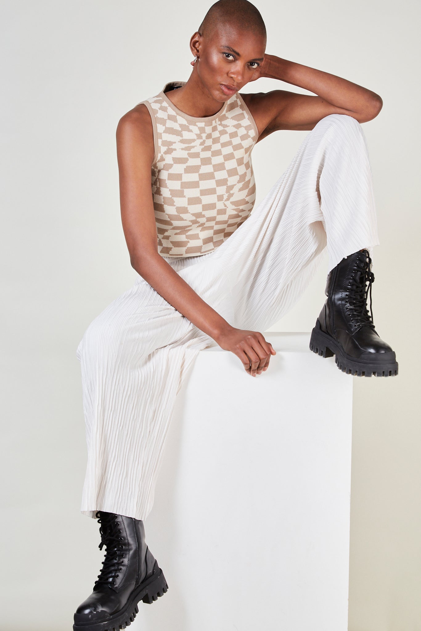 Beige and white psychedelic knit tank_2