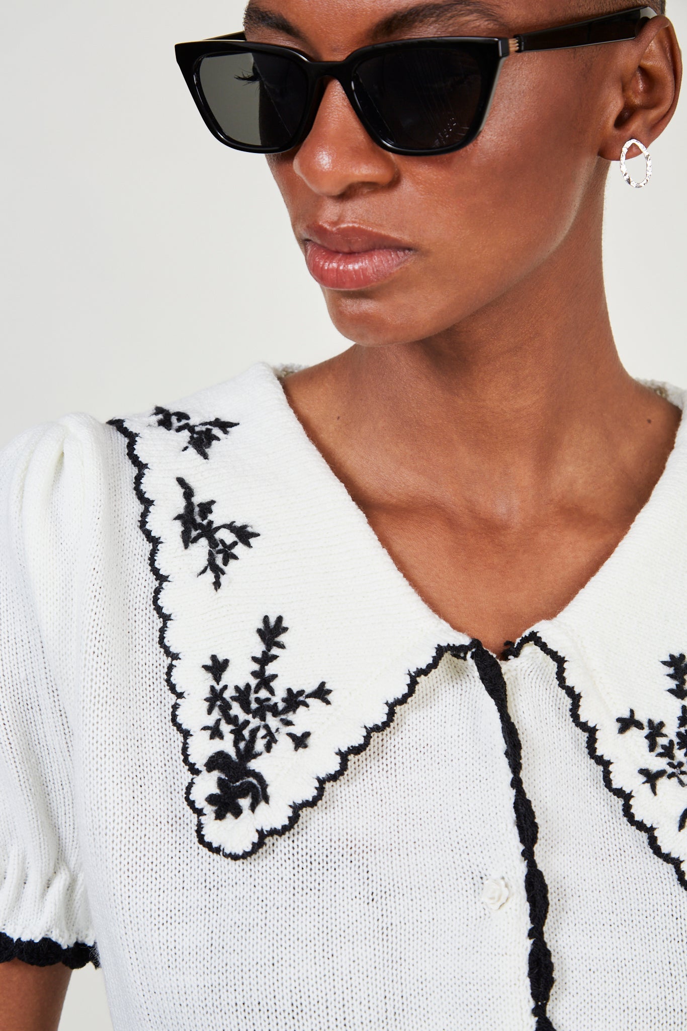 Ivory and black embroidered collar knit top_5