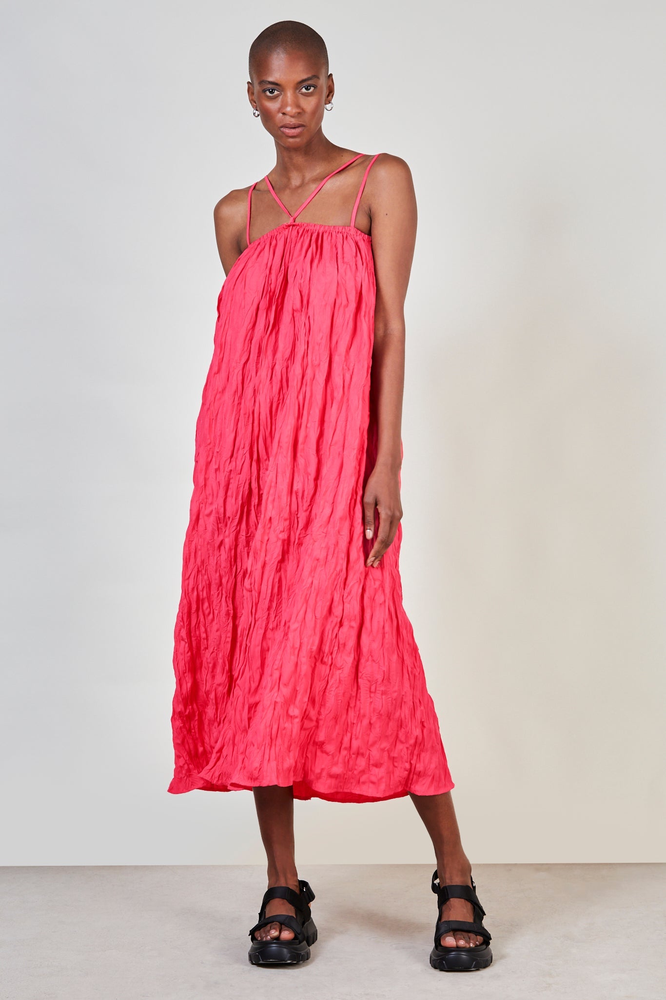 Deep pink wrinkled cross strap dress_3