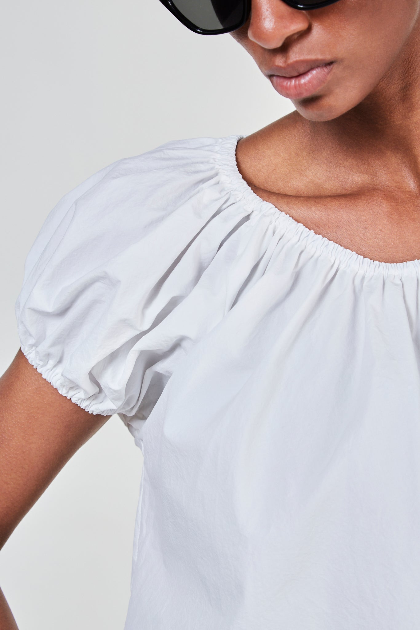 White ruched trim off shoulder top_5