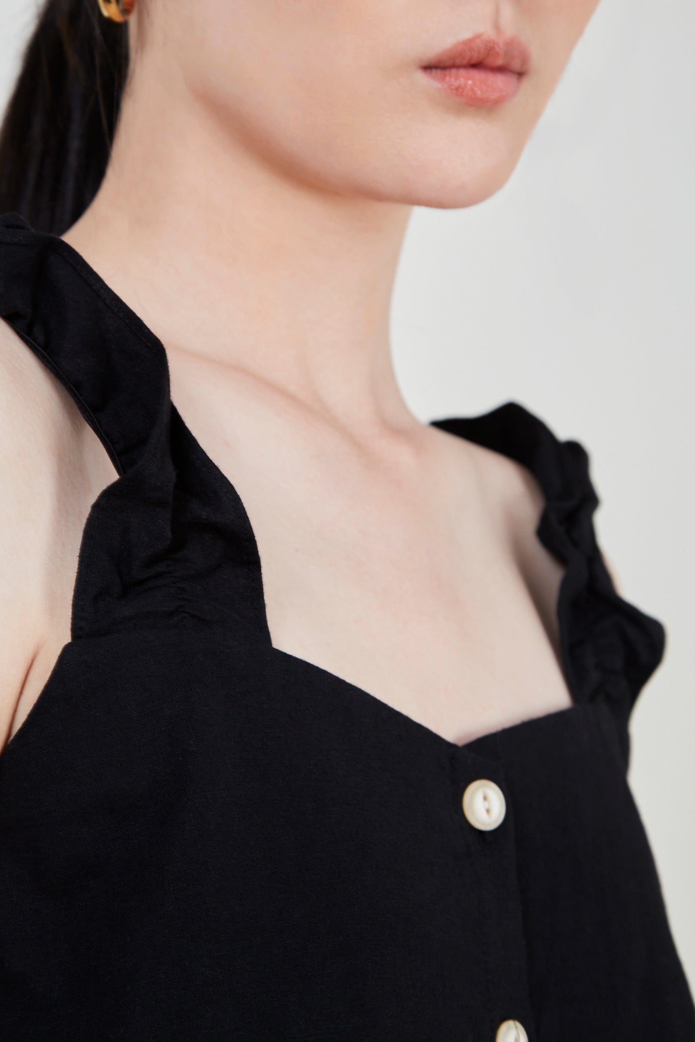 Black button front tank_5