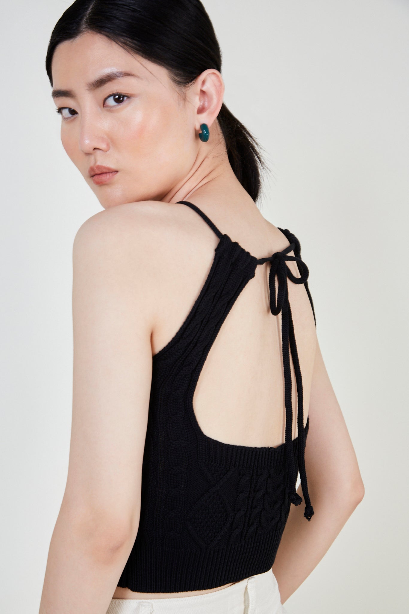 Black cable knit halter neck knit top_1