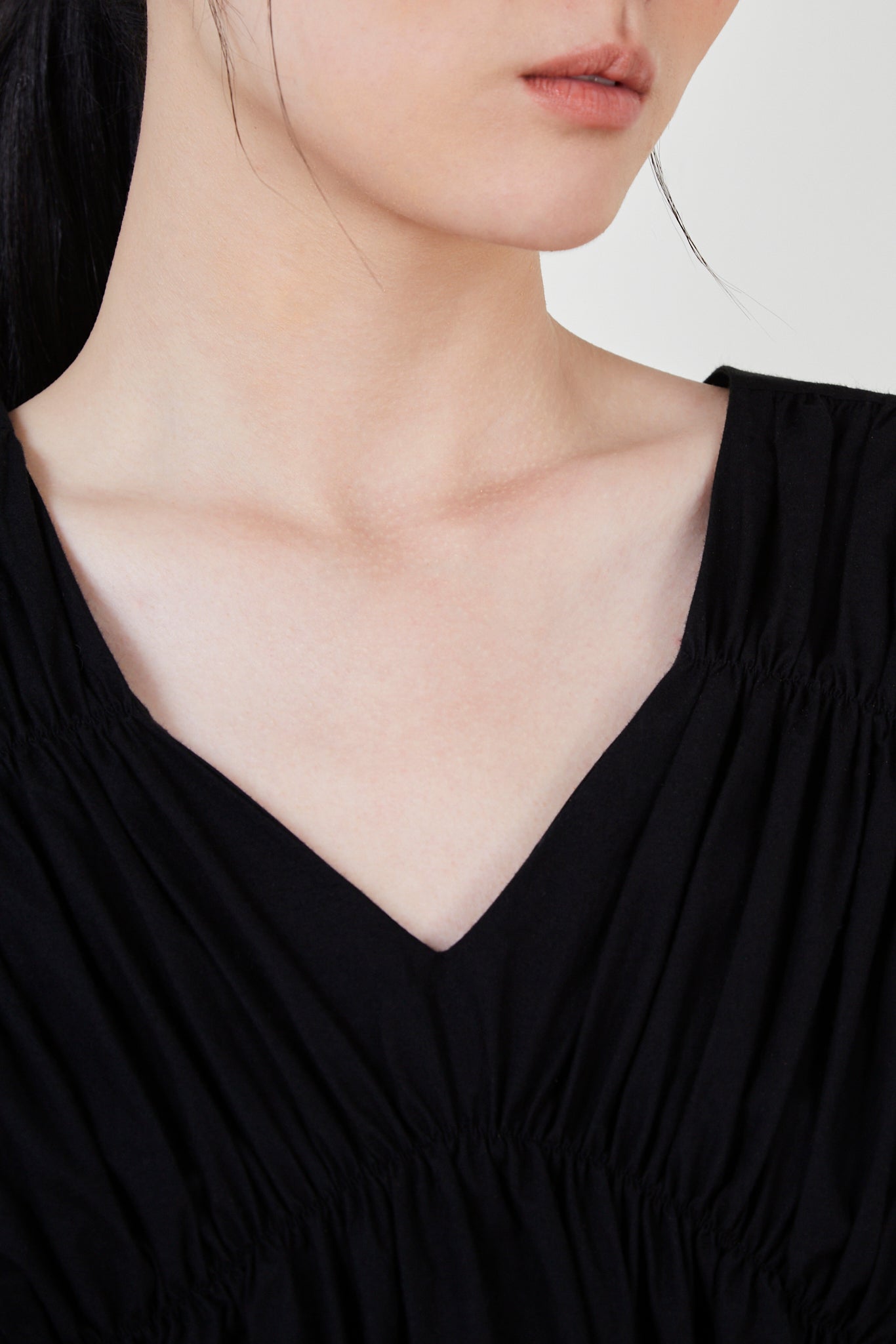 Black ruched seam V neck dress_6