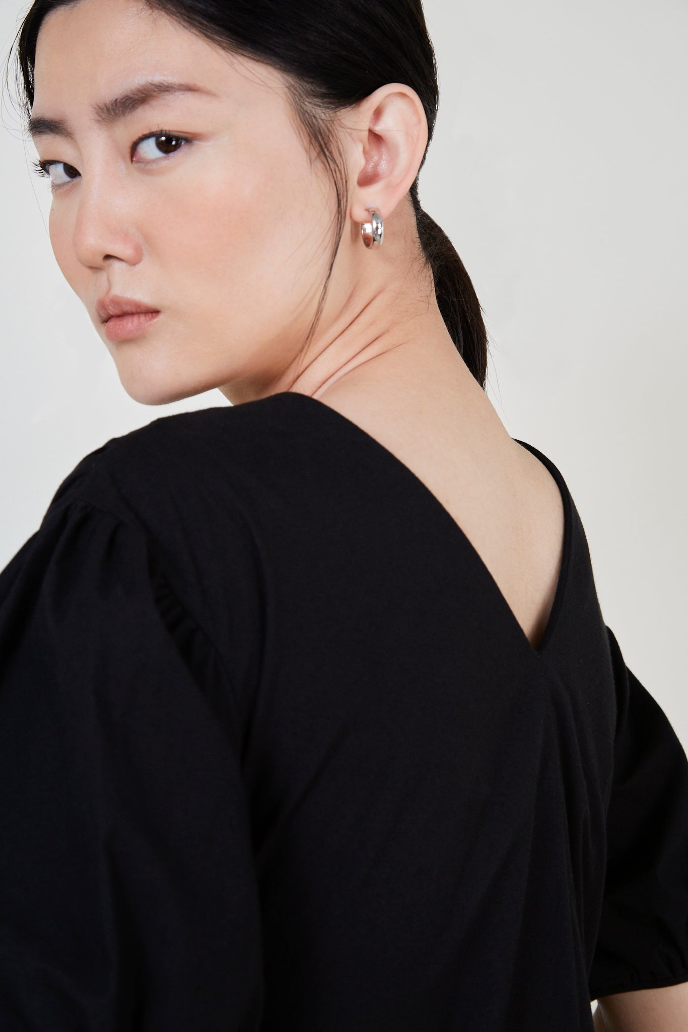 Black ruched seam V neck dress_5