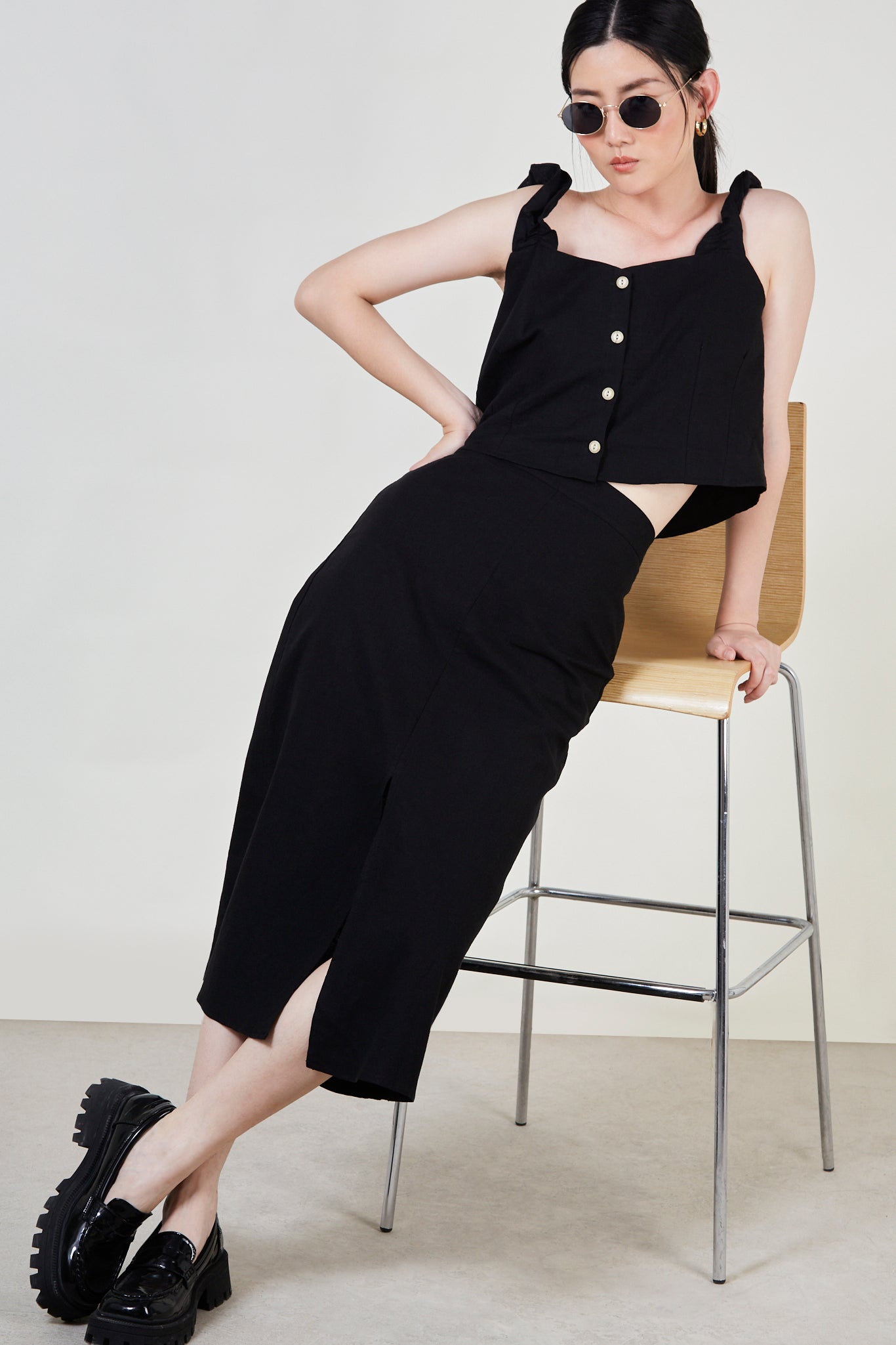 Black slit front skirt_1