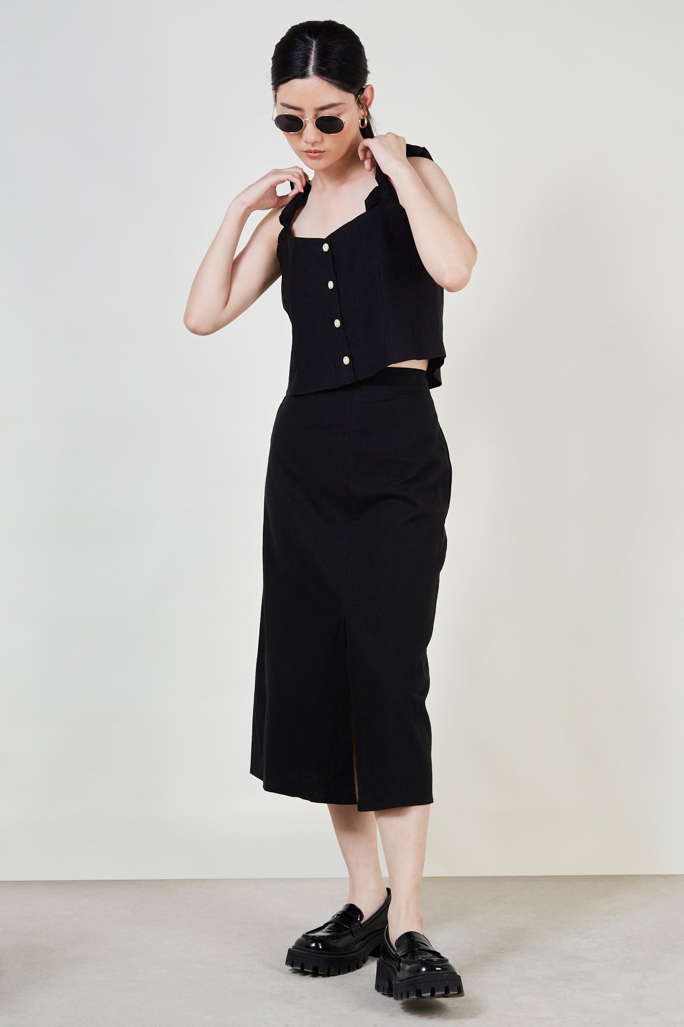 Black slit front skirt_2