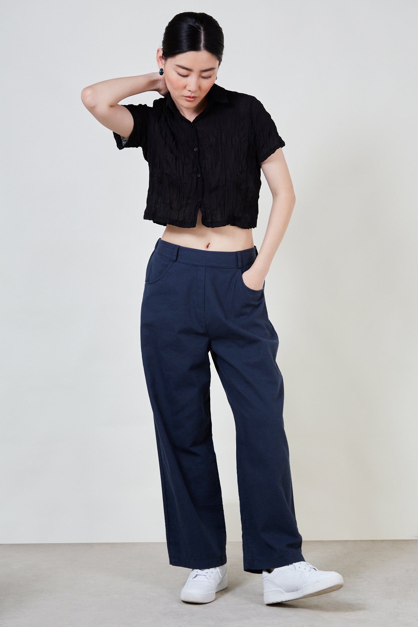 Black wrinkle short sleeved button up blouse_3