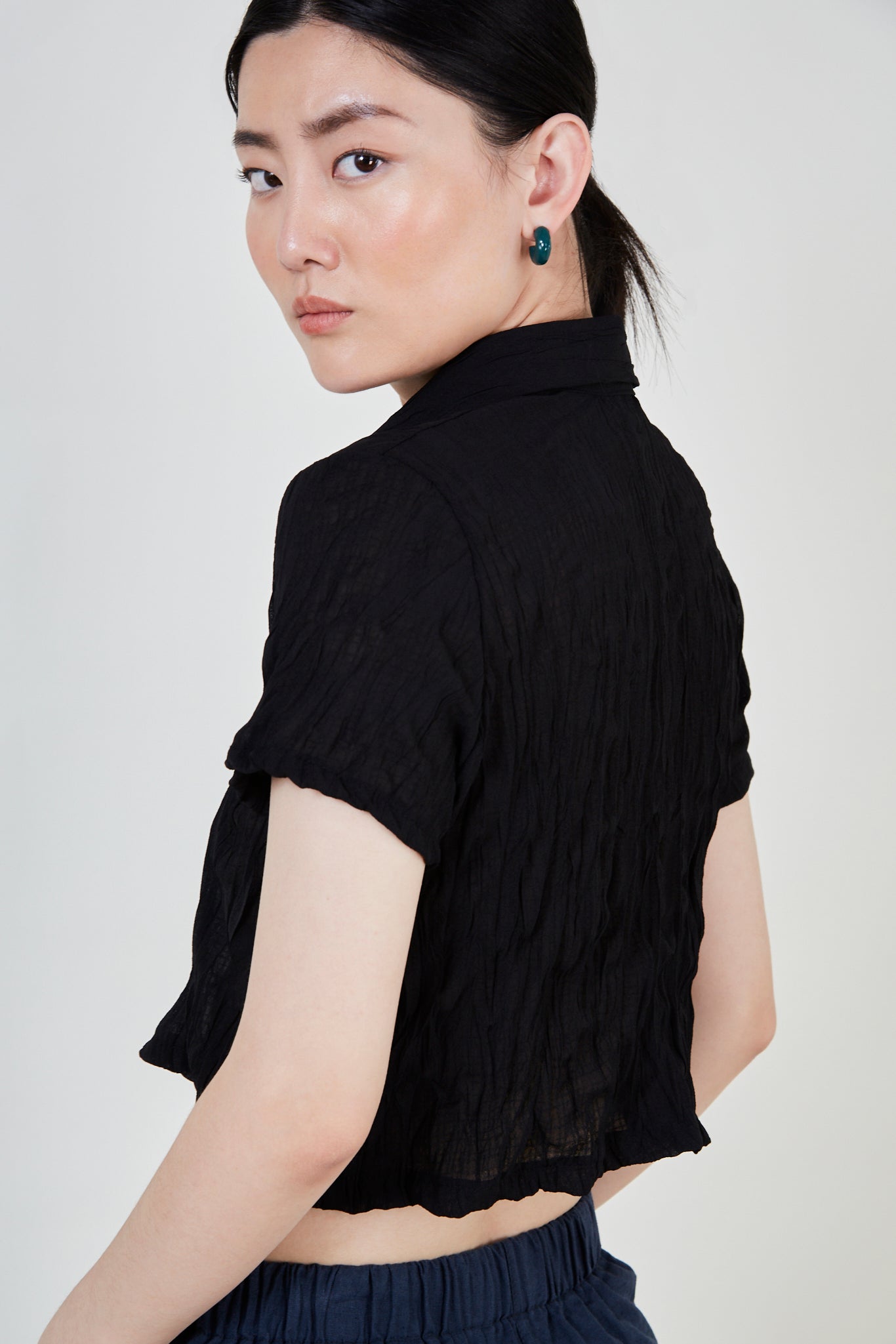 Black wrinkle short sleeved button up blouse_2
