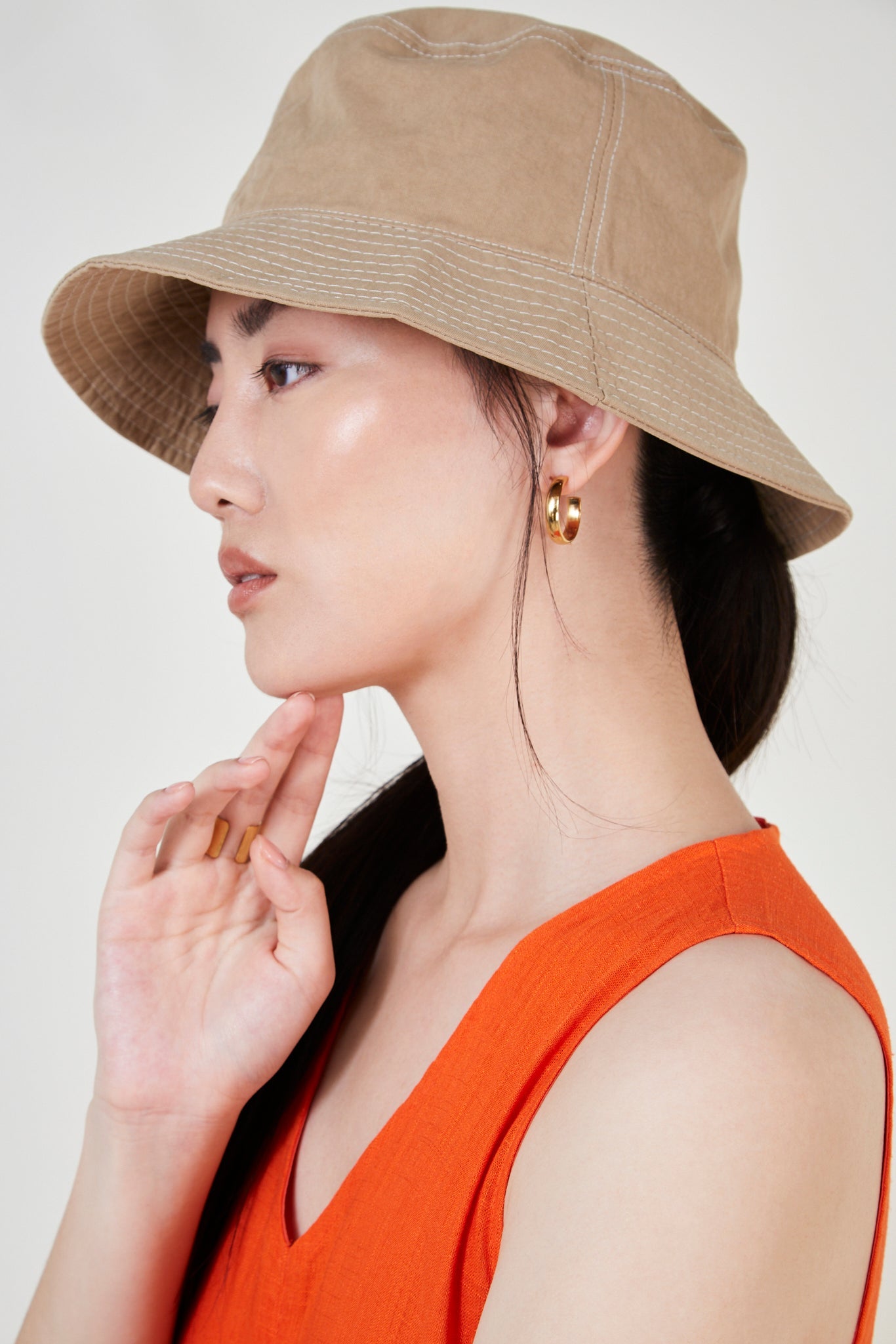 Beige and white stitch bucket hat_4