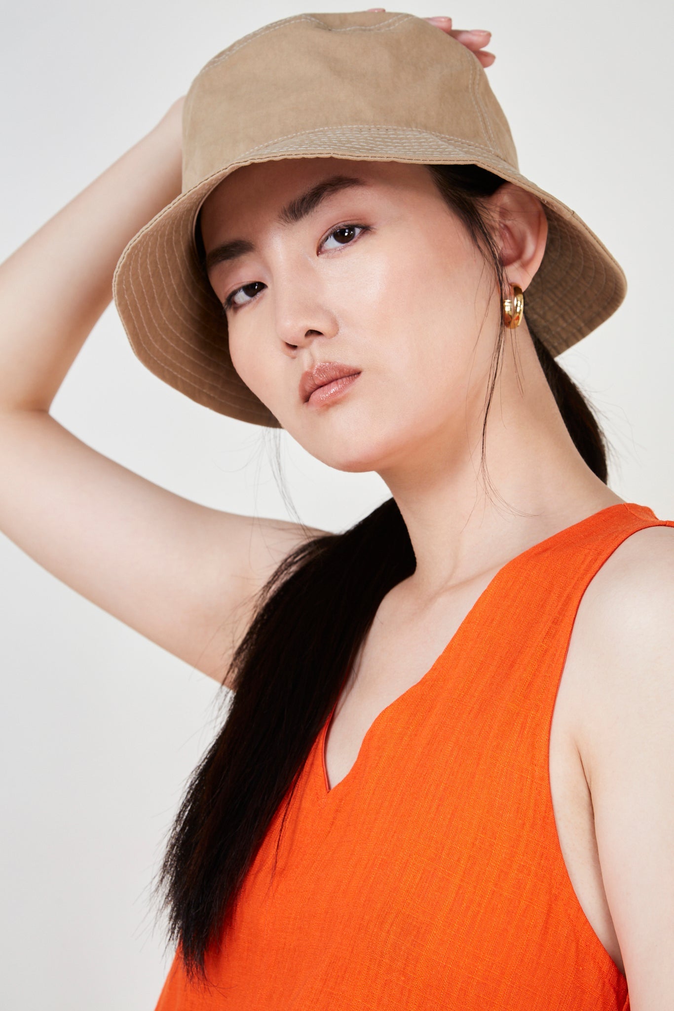 Beige and white stitch bucket hat_3