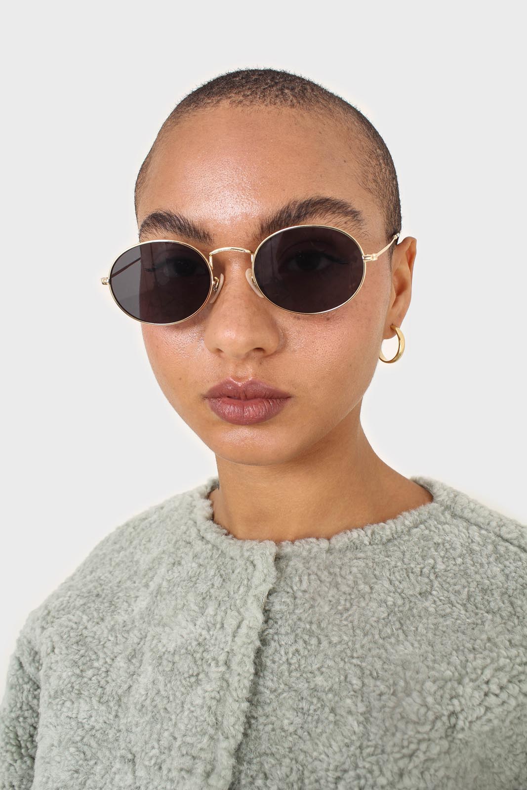 Black gold frame small oval lens sunglasses_2