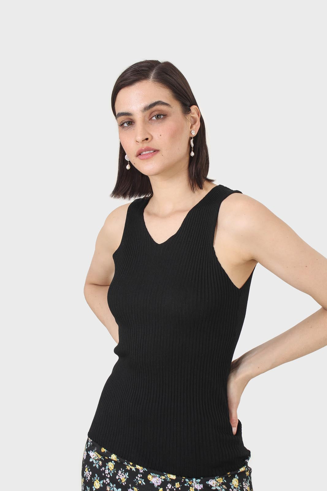 Black ribbed double V-neck knit tank_1