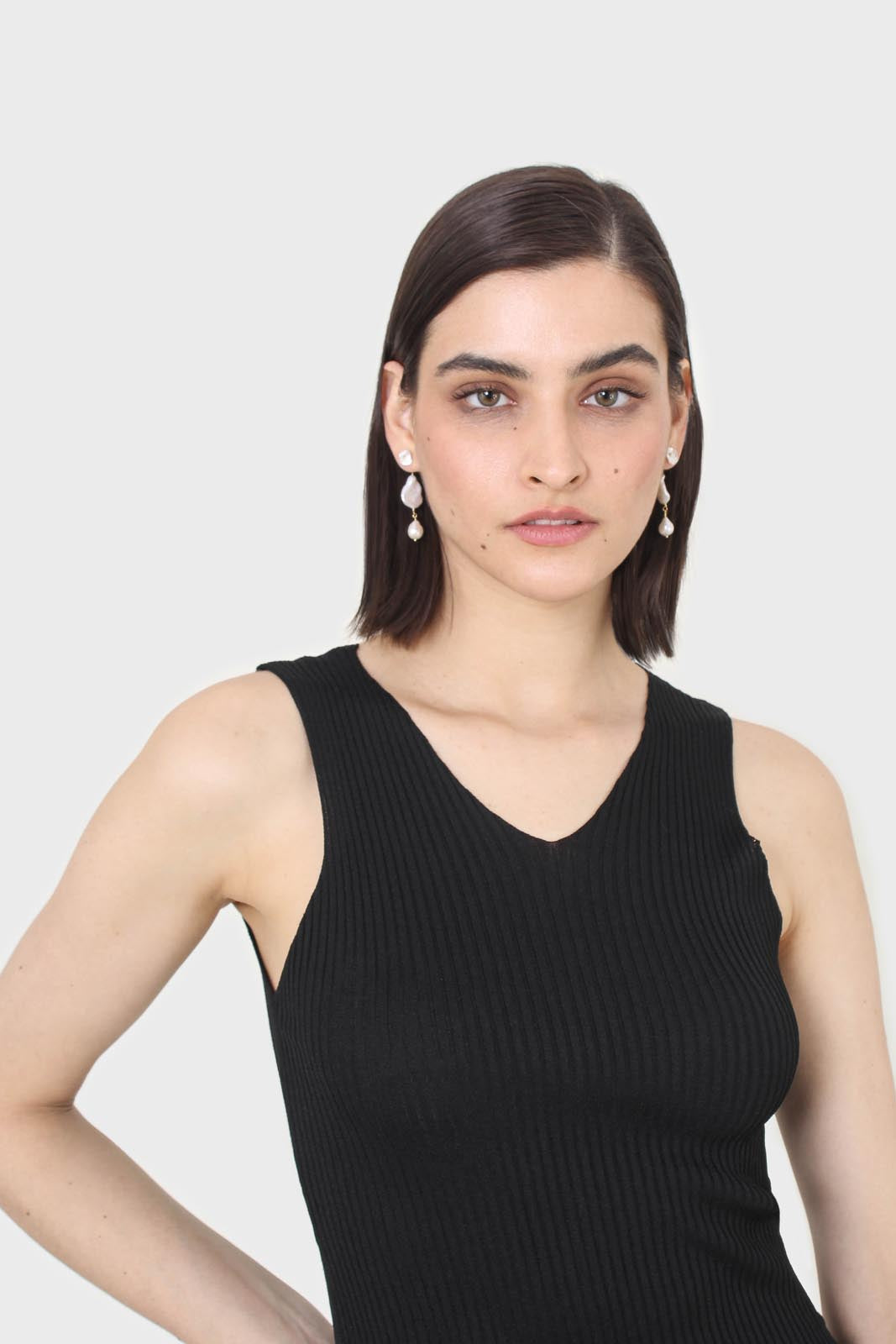 Black ribbed double V-neck knit tank_4
