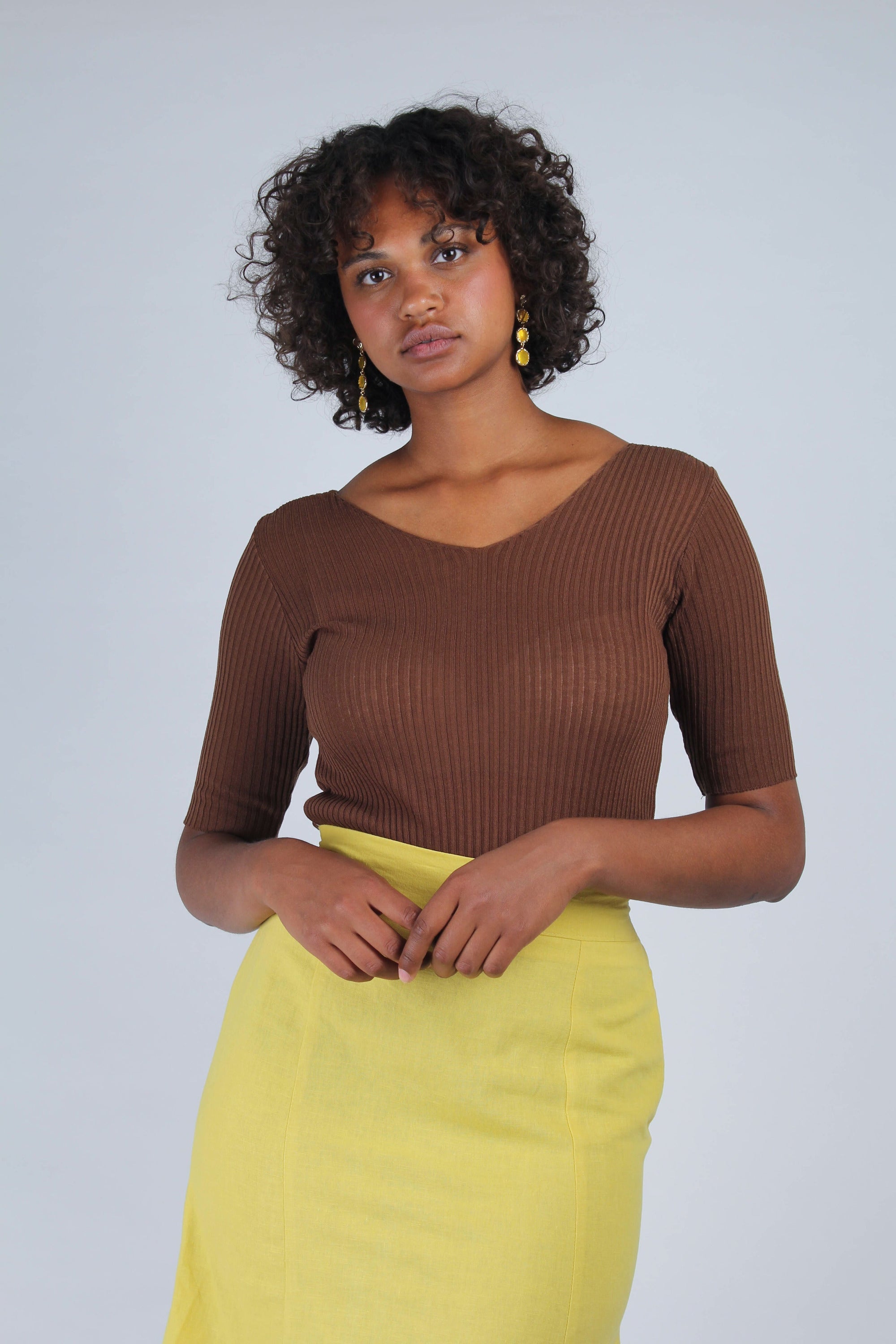 Brown double V-neck ribbed knit tee_2