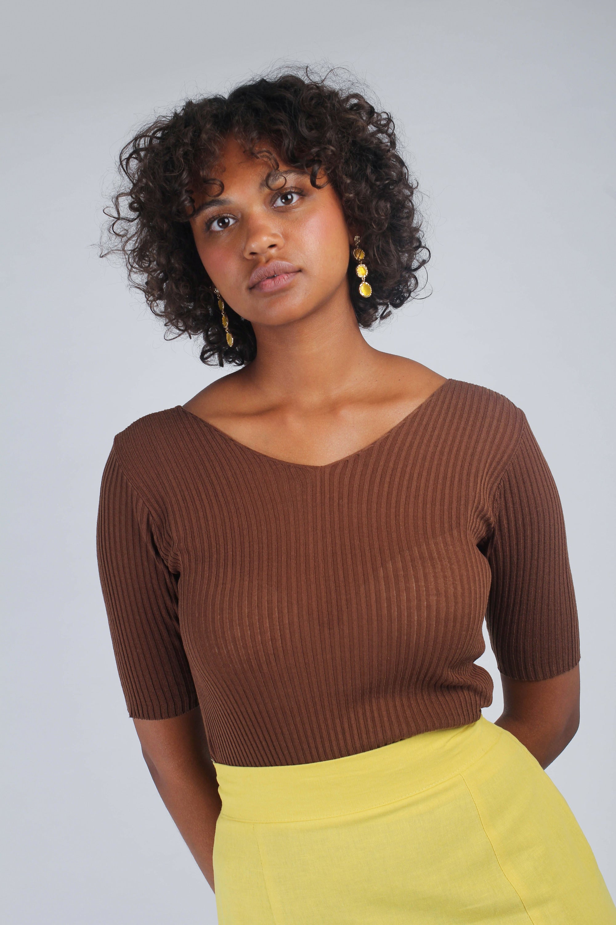 Brown double V-neck ribbed knit tee_5