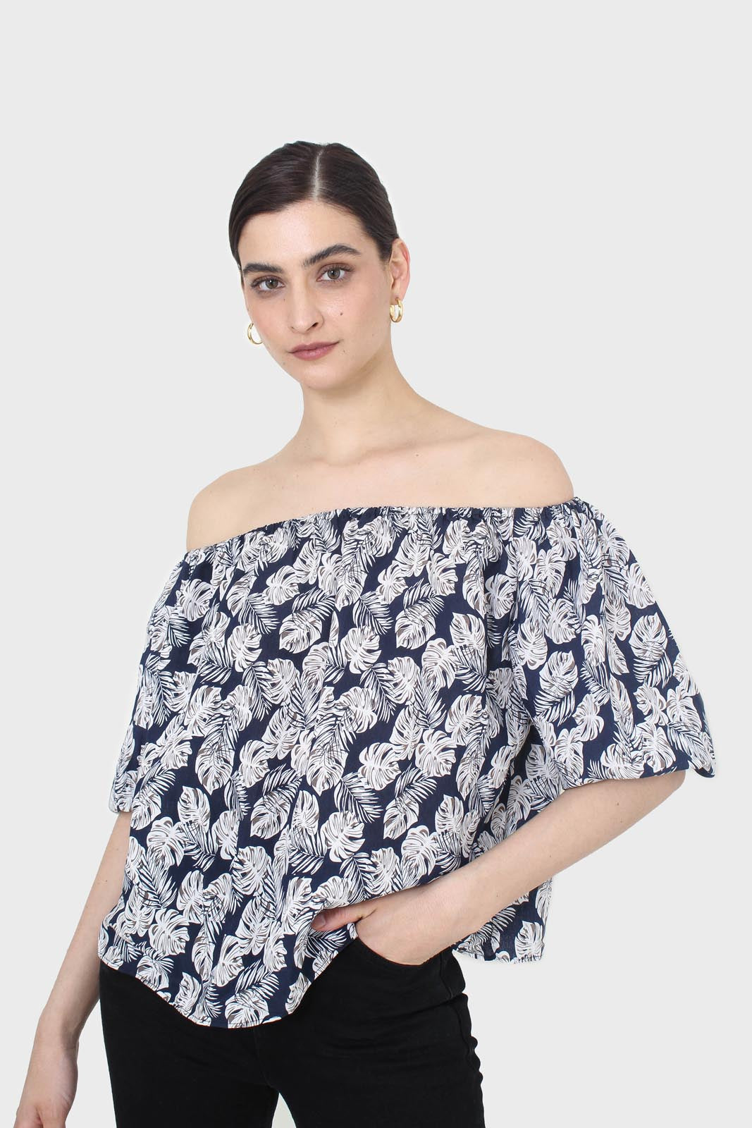Blue and white floral off shoulder top_5