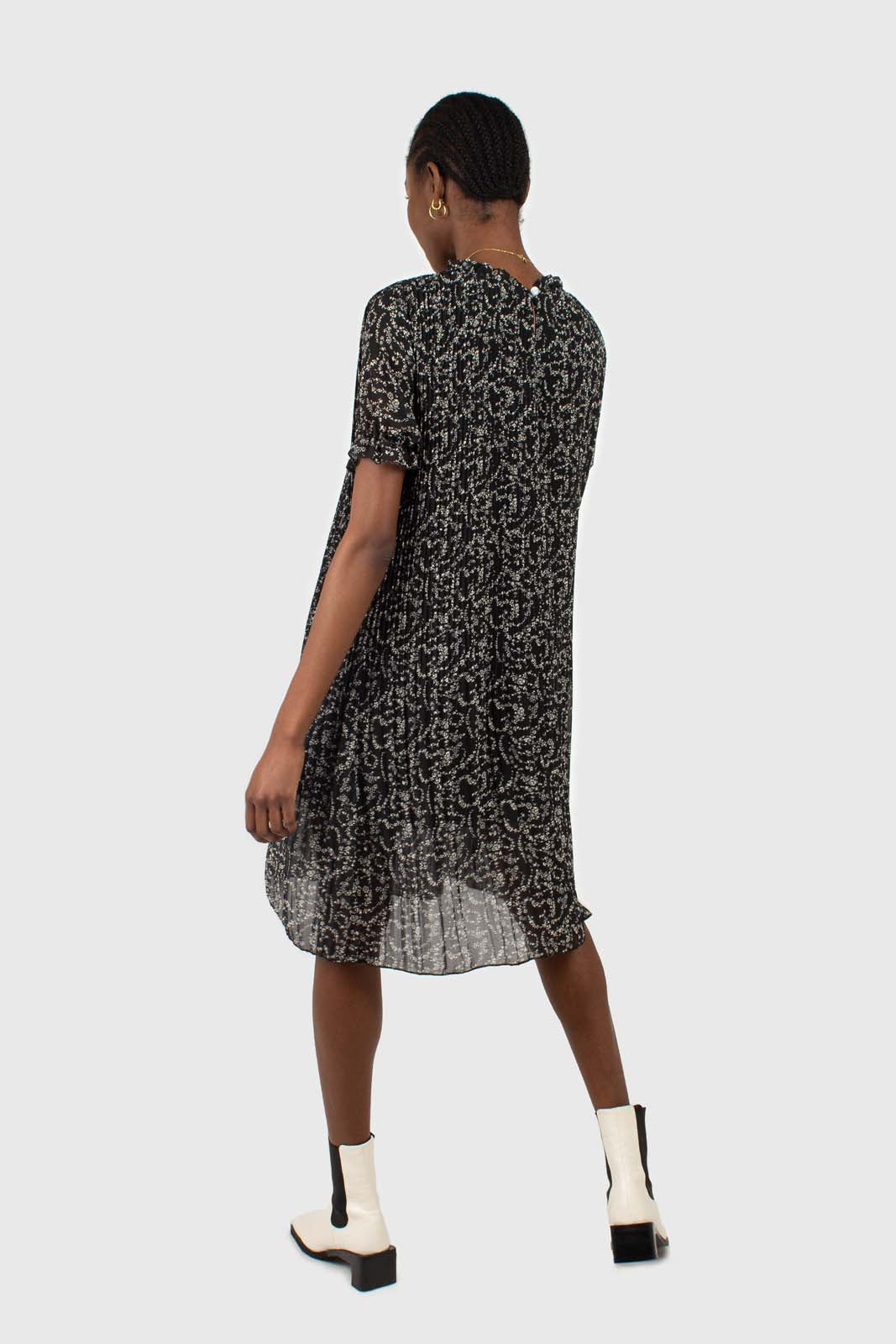 Black and white floral micro pleated belted dress_9