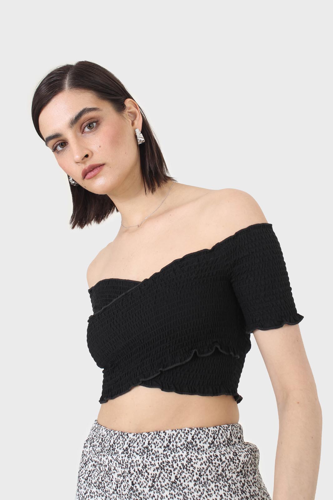 Black ruched cropped off shoulder tee_9