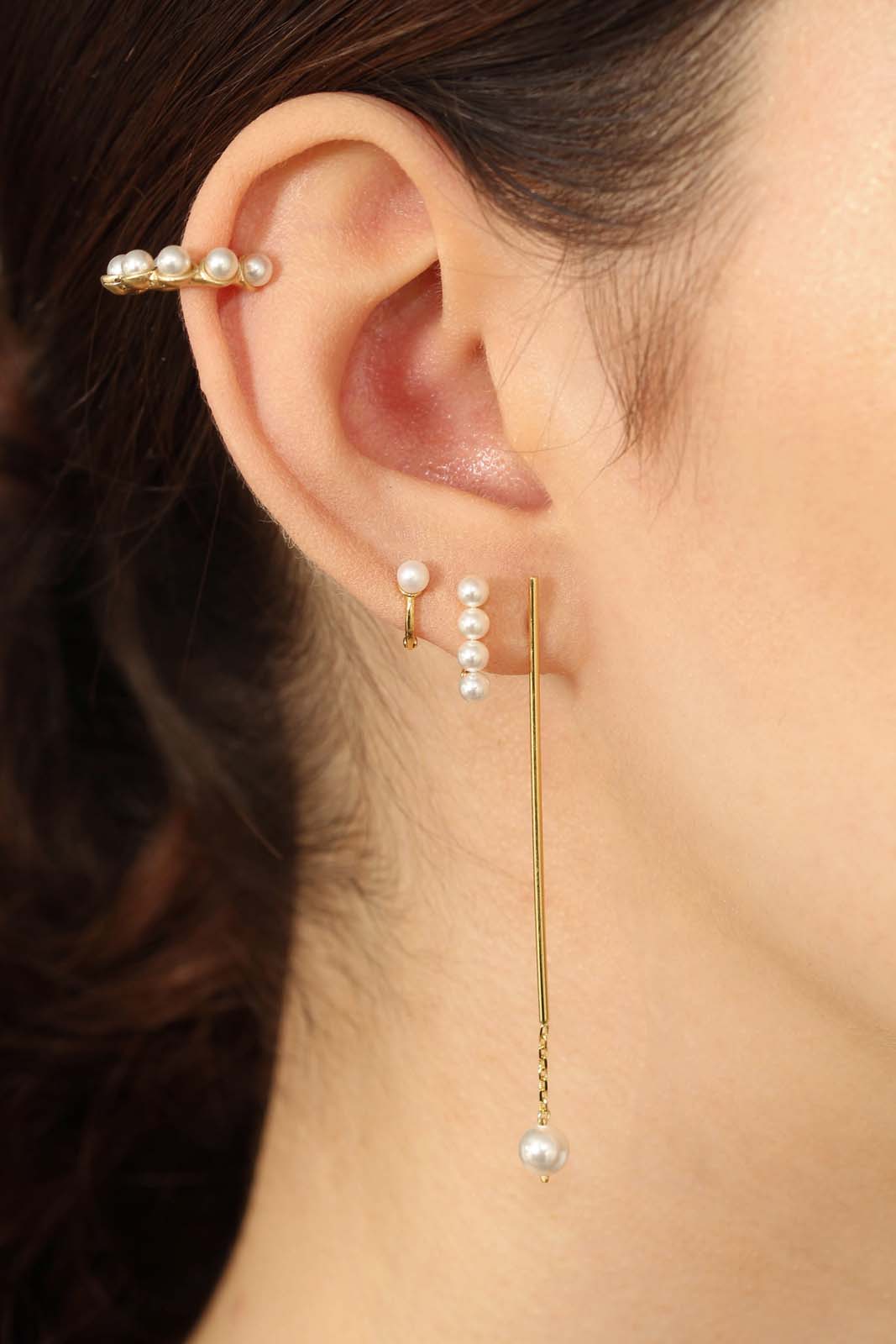 Gold small pearl D earrings_2