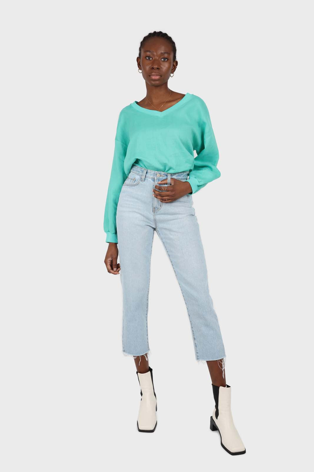 Green V-neck linen long sleeved top_3