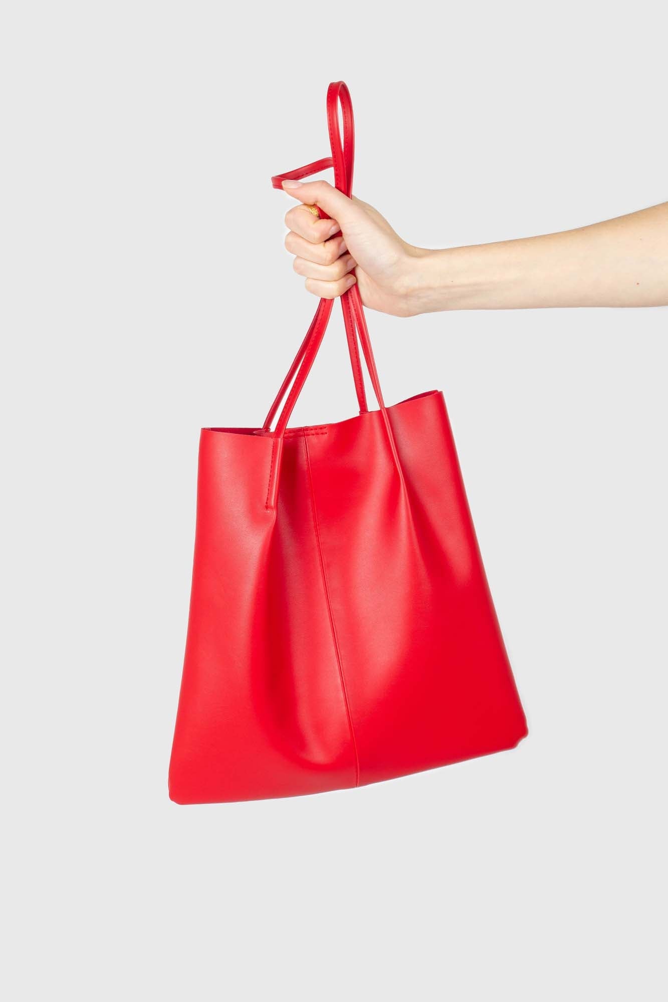 Red vegan leather pinched strap tote bag_1