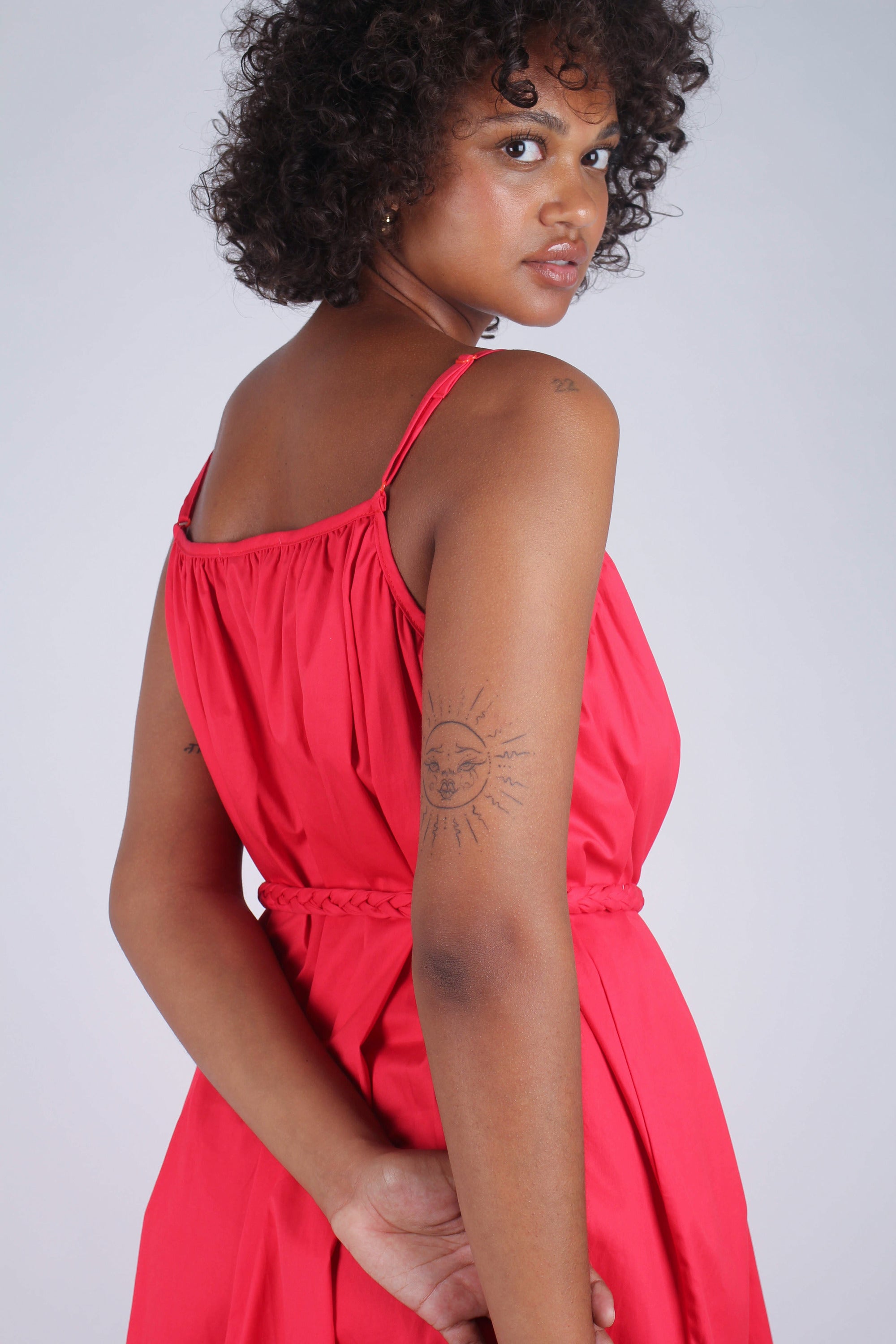 Red large ruffle hem rope belted dress_5