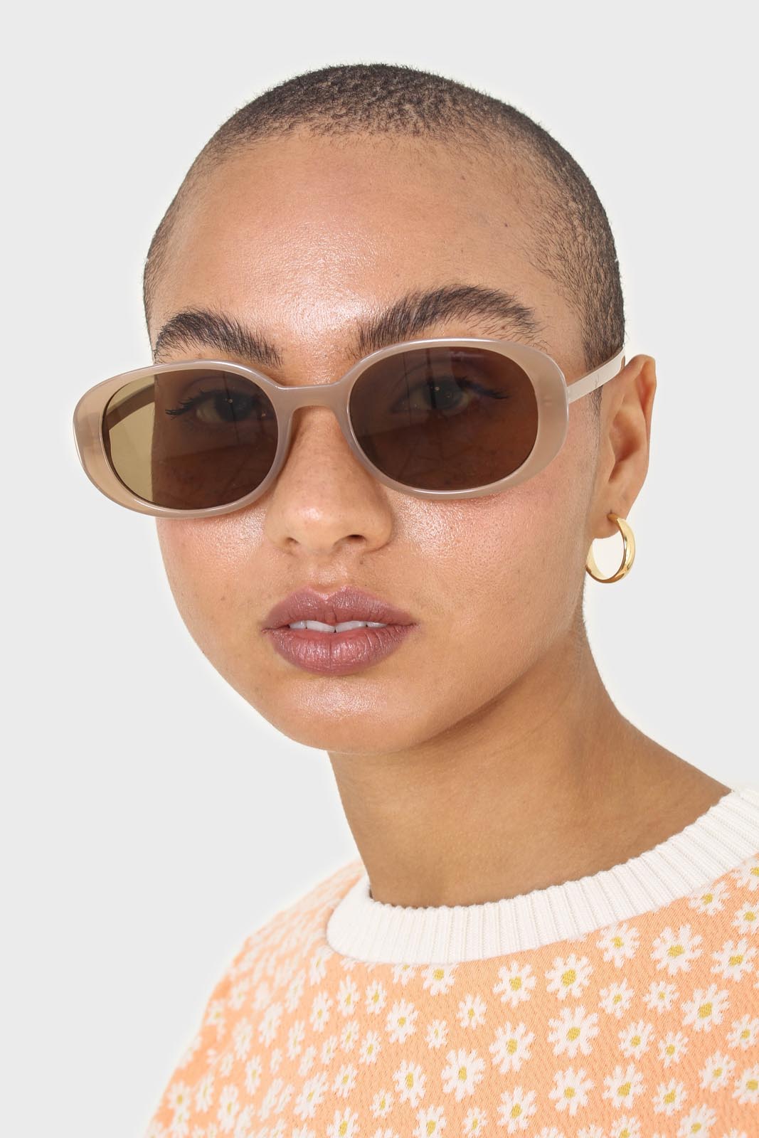 All beige thick oval frame sunglasses_2