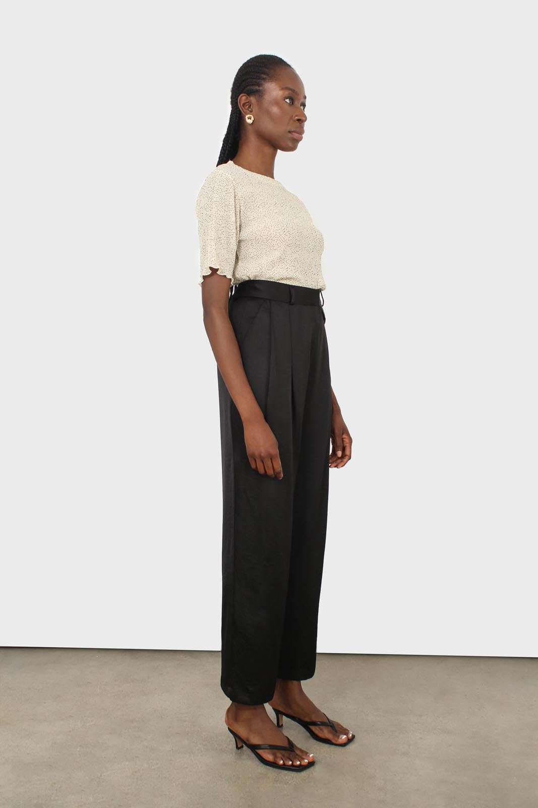 Black flap pocket satin wide leg trousers_4