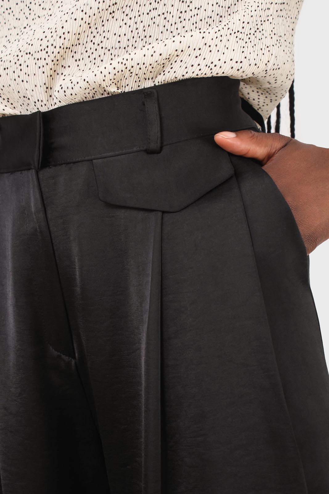 Black flap pocket satin wide leg trousers_2