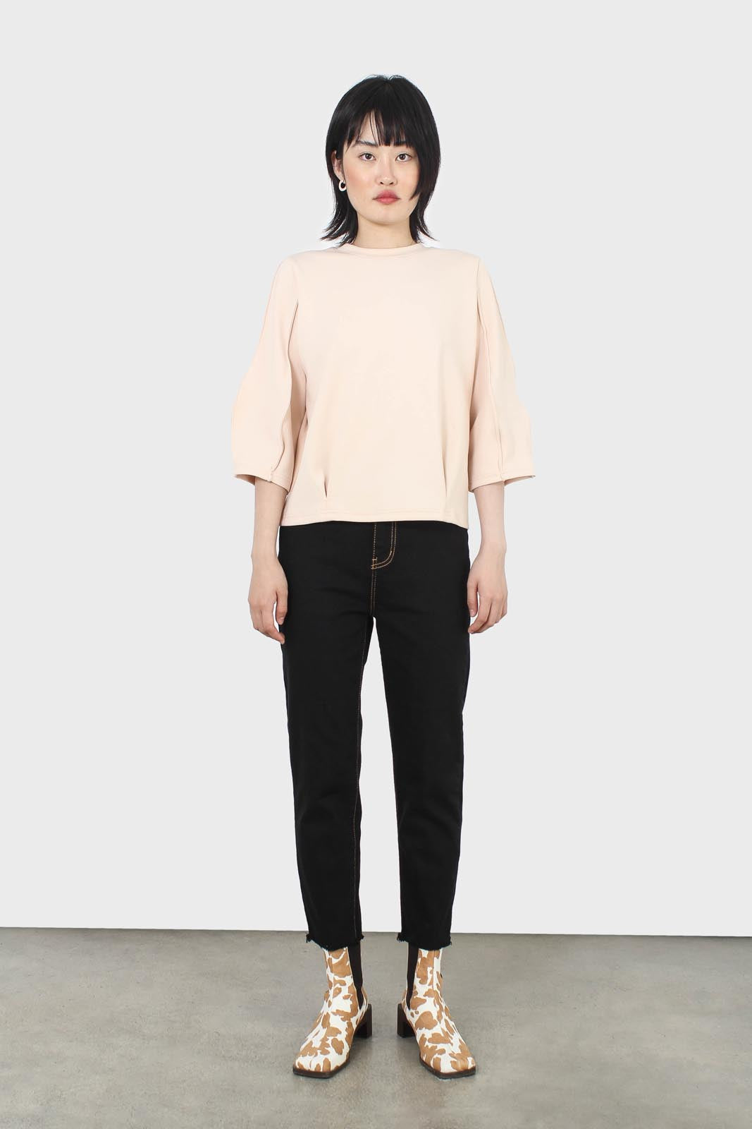 Beige sharp seamed 3/4 sleeve top_5