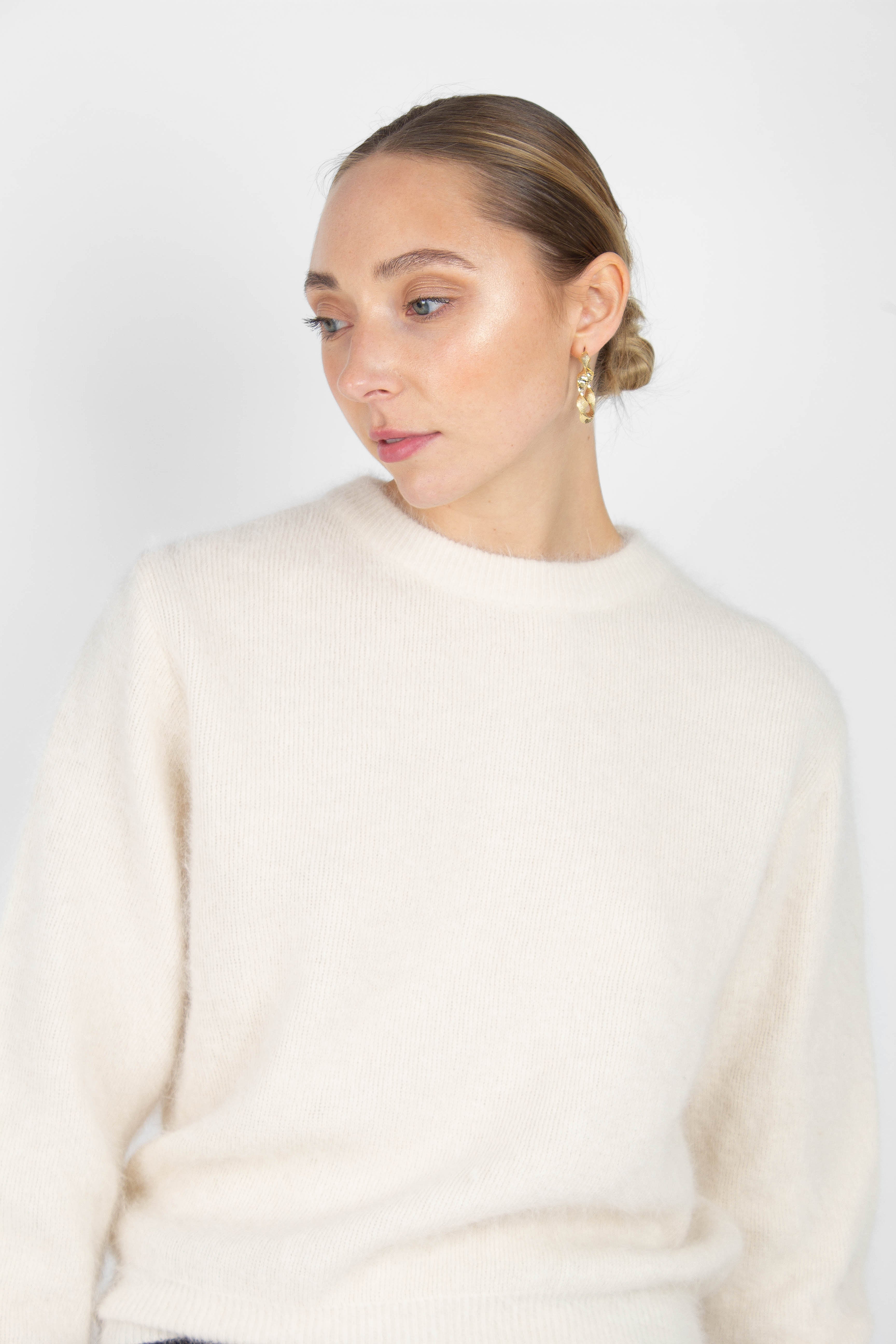 Light beige balloon sleeve angora jumper_1