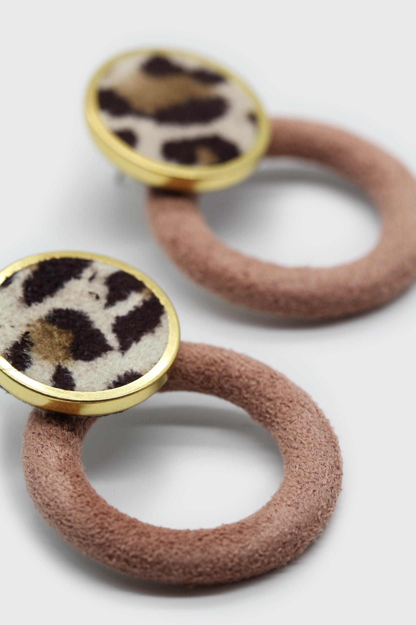 Dusty pink hoop and ivory leopard print circle earrings_1