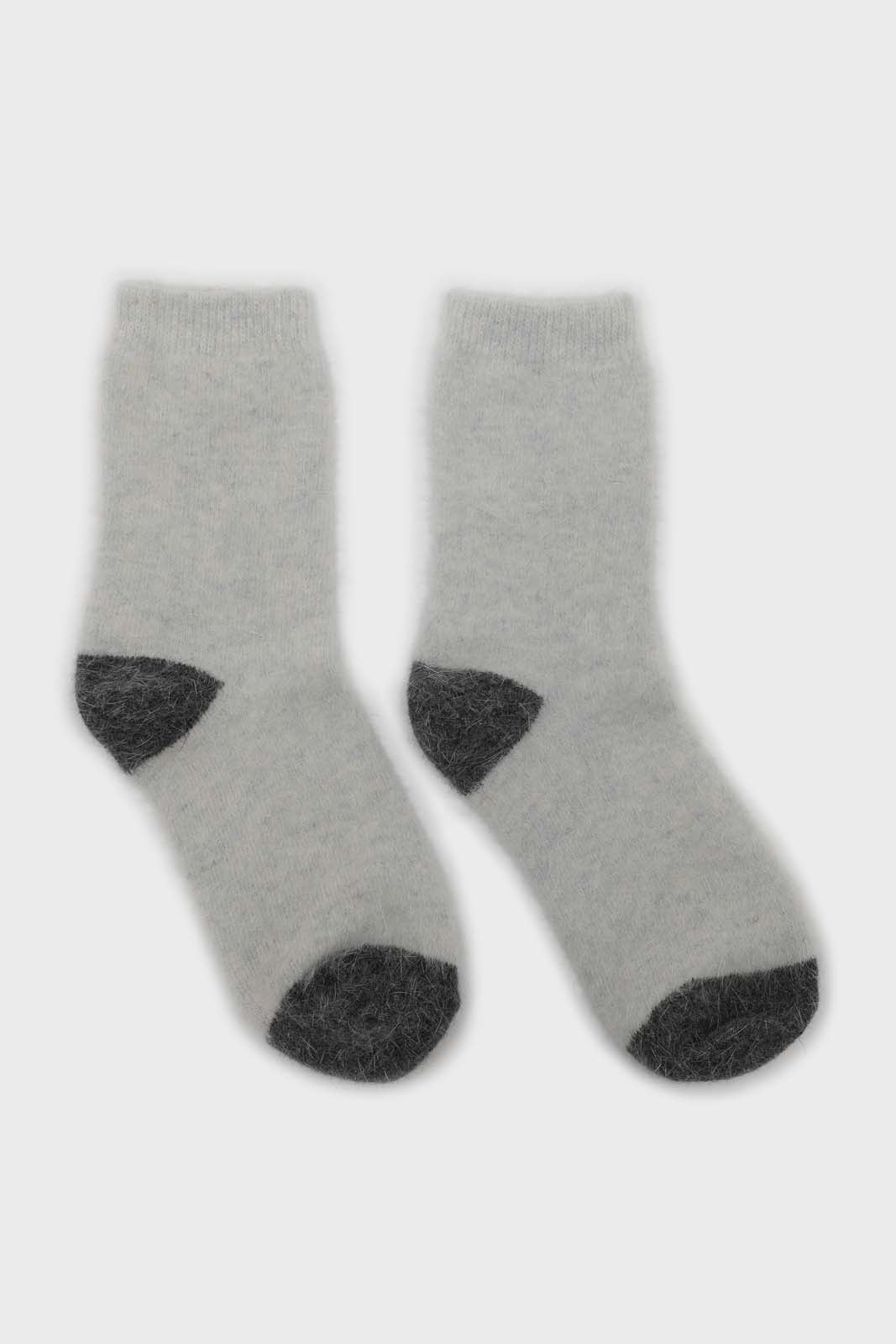 Ivory and charcoal furry color block angora socks_7