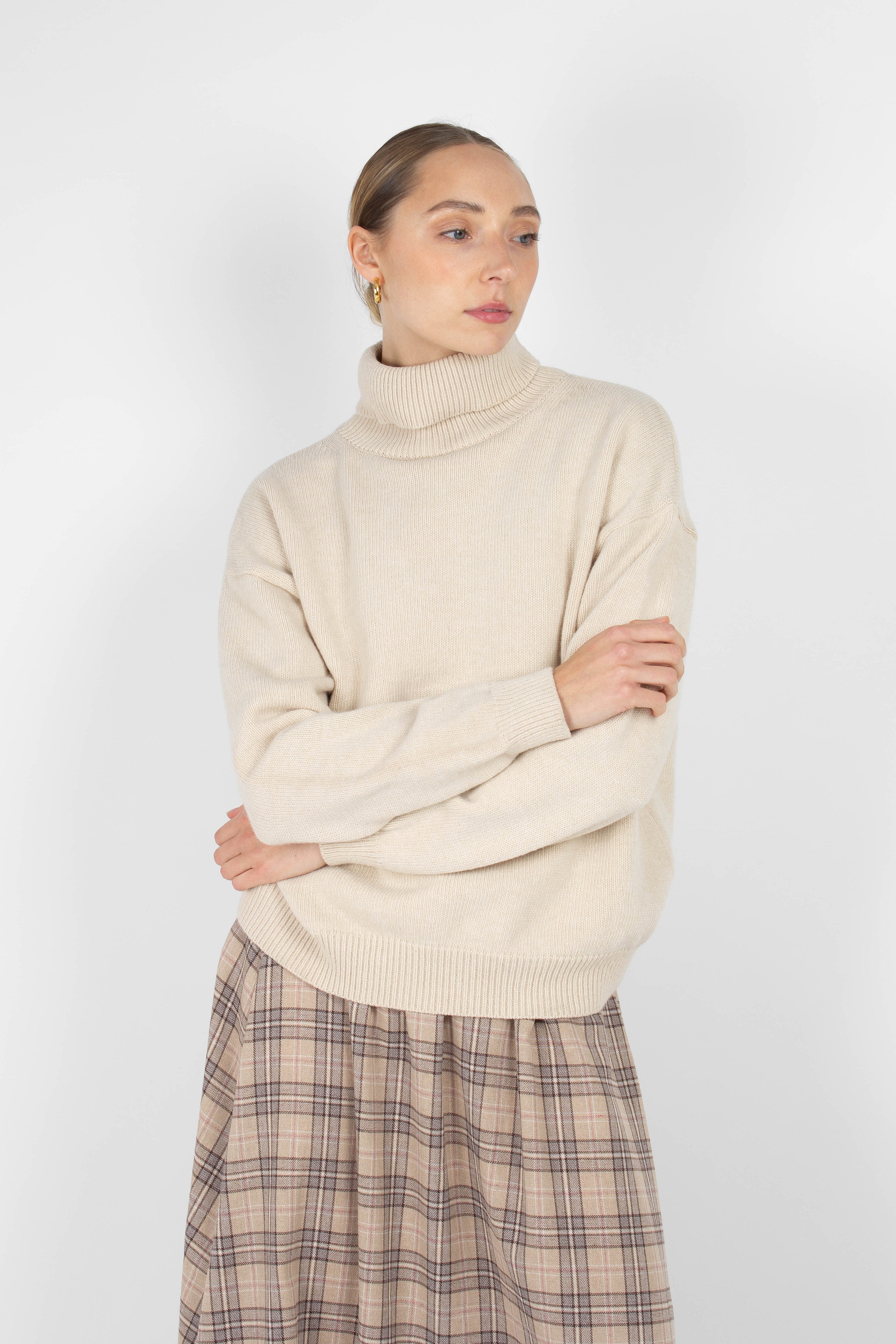 Ivory oversized wool turtleneck jumper_8
