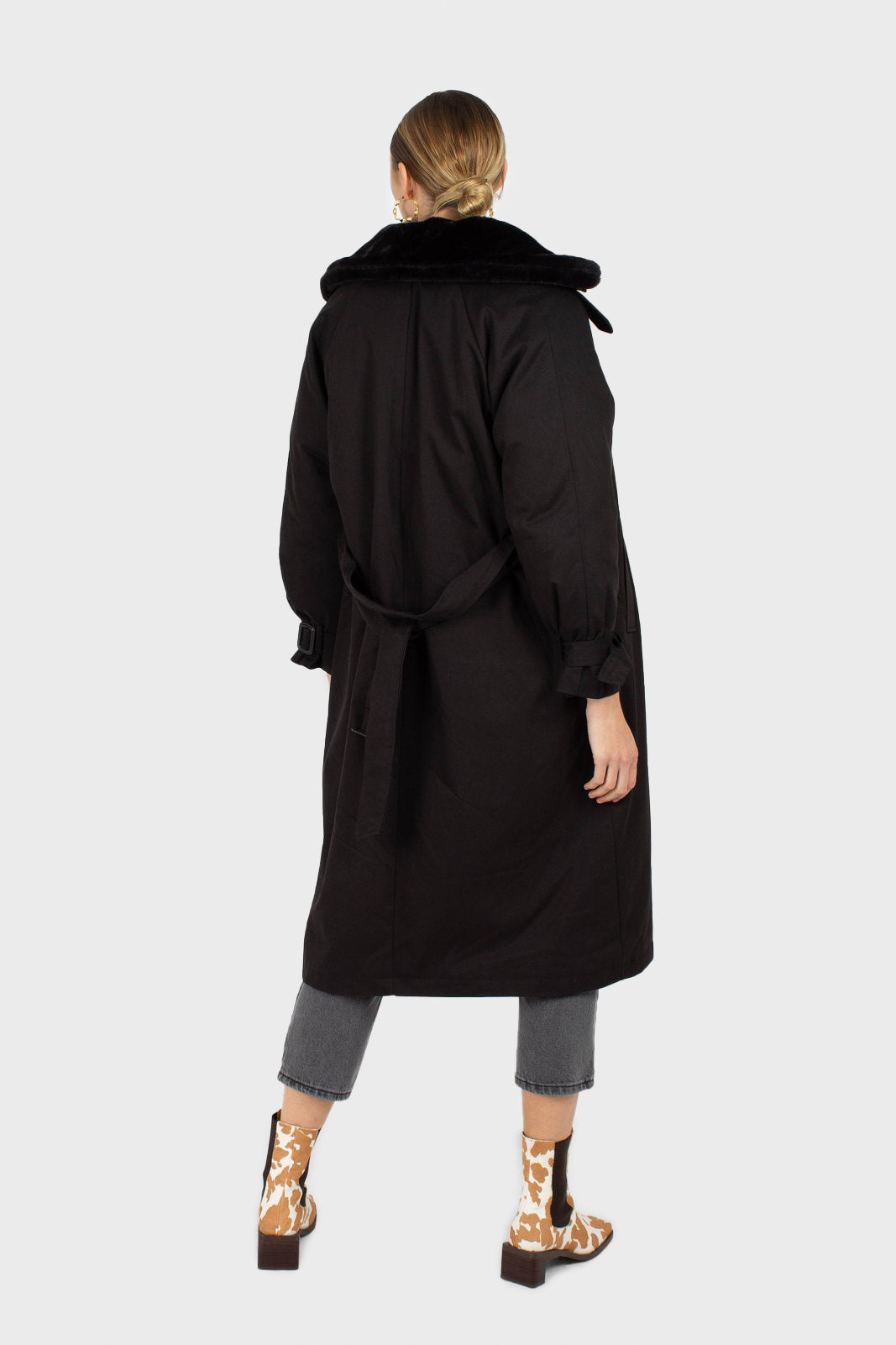 Black faux fur collar lined trench coat_3
