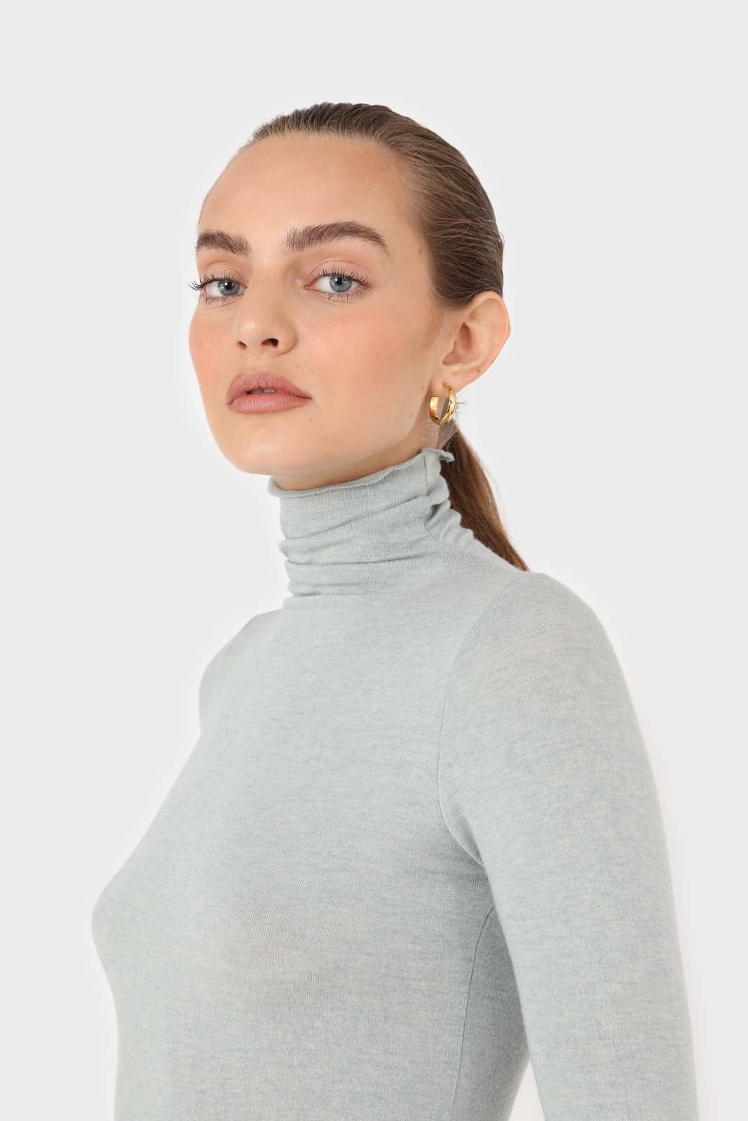 Blue soft thin turtleneck jersey top_3