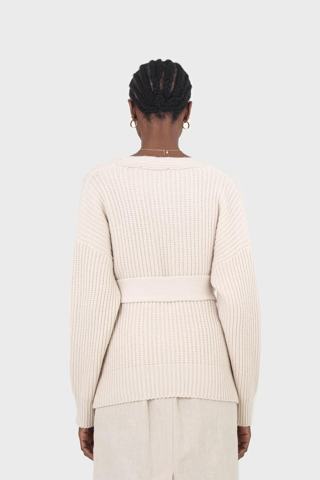 Ivory ribbed belted dark button half cardigan_7