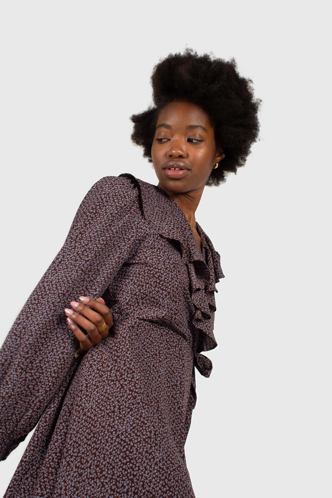 Brown and blue floral ruffle v-neck long sleeved maxi dress_5